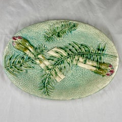 Plat en majolique émaillée Clairefontaine à feuilles de fougère et asperges