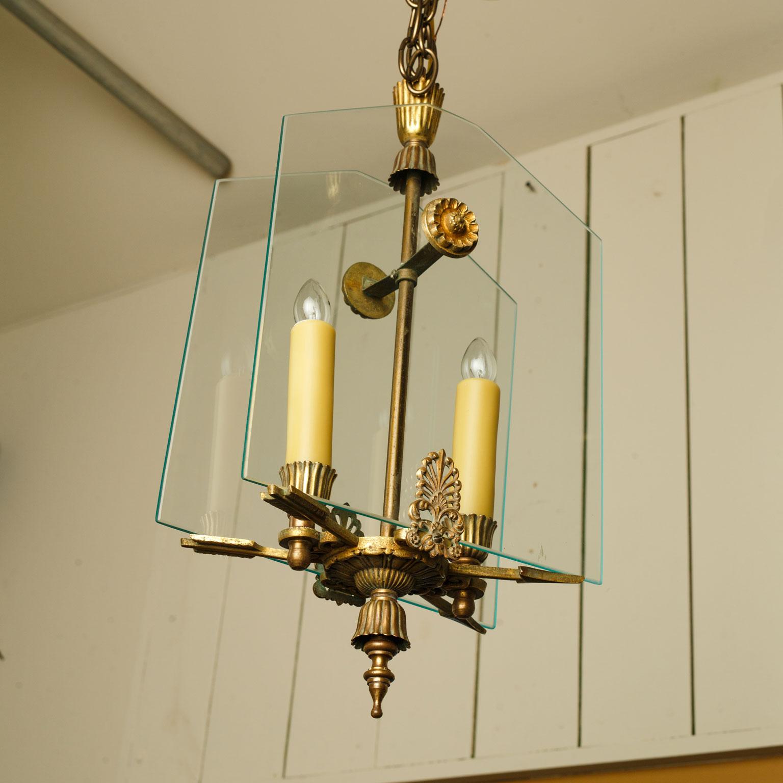 French Hollywood Regency Style Brass and Glass Mid-Century Chandelier  For Sale 5