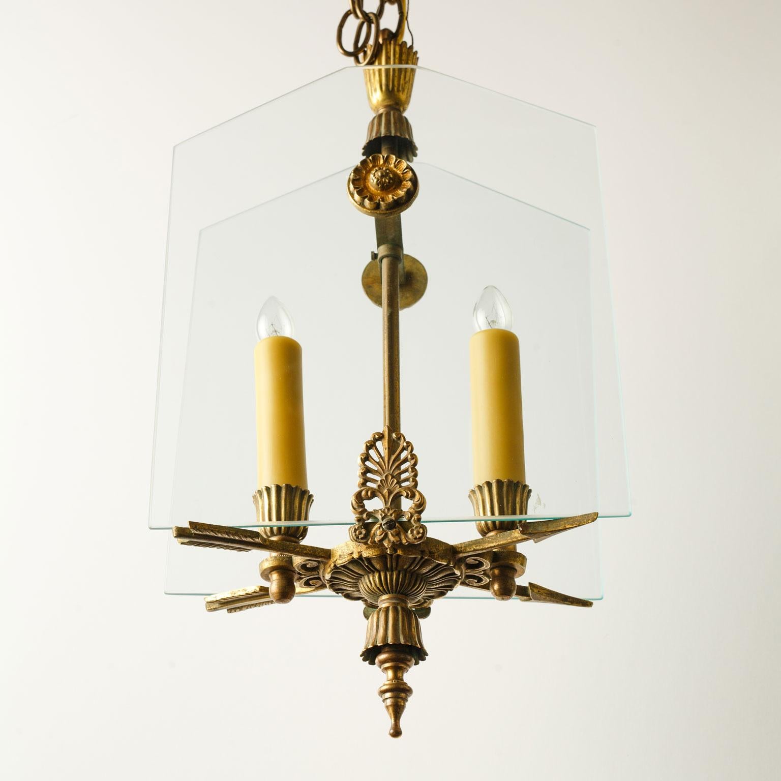 French Hollywood Regency Style Brass and Glass Mid-Century Chandelier  In Good Condition For Sale In Houston, TX