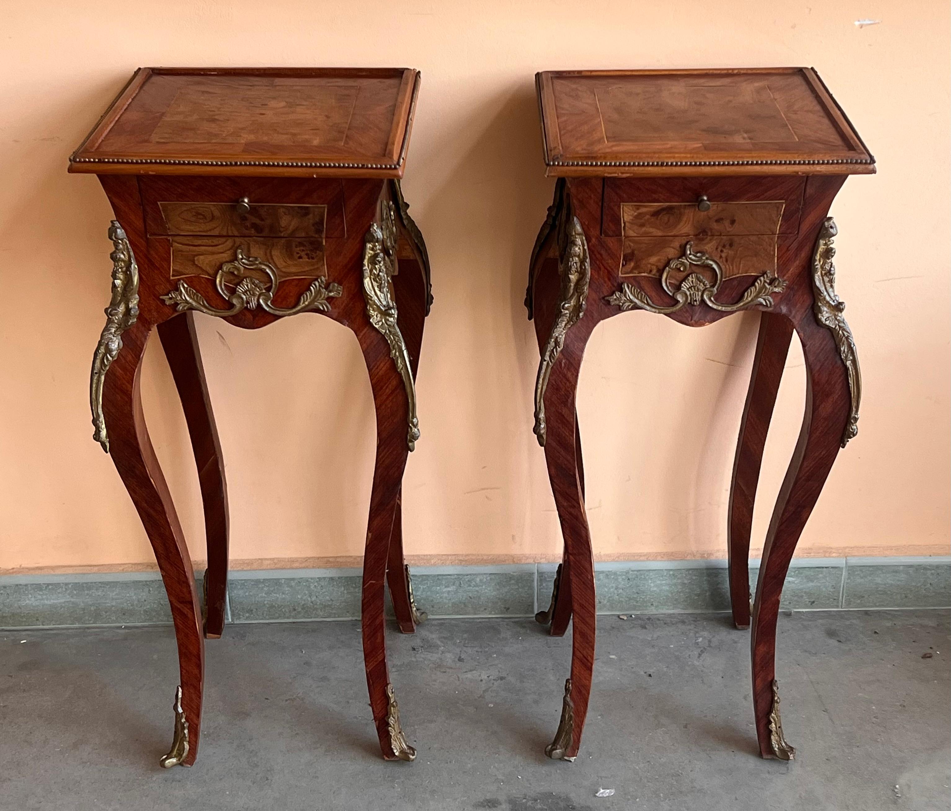 French Classic Louis XV Style Marquetry Nightstands with Drawer, 1910 In Good Condition For Sale In Miami, FL