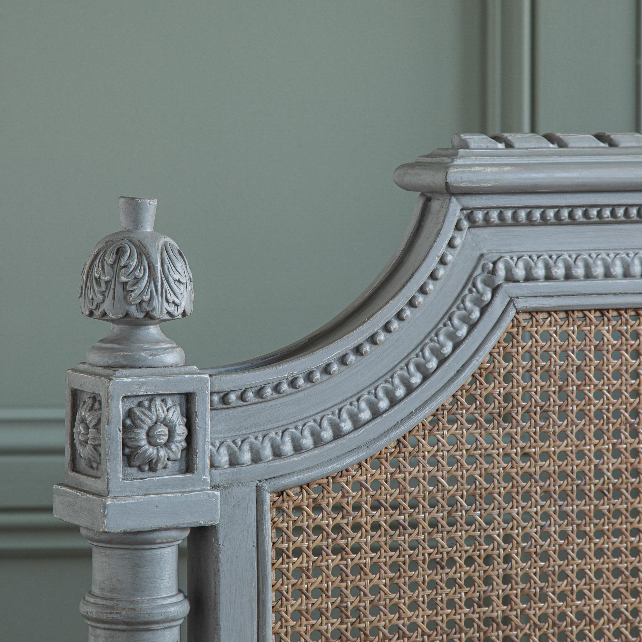 Französisch Classic LXVI Stil Caned Bergère Bett von La Maison London 'US King Size' (Louis XVI.) im Angebot