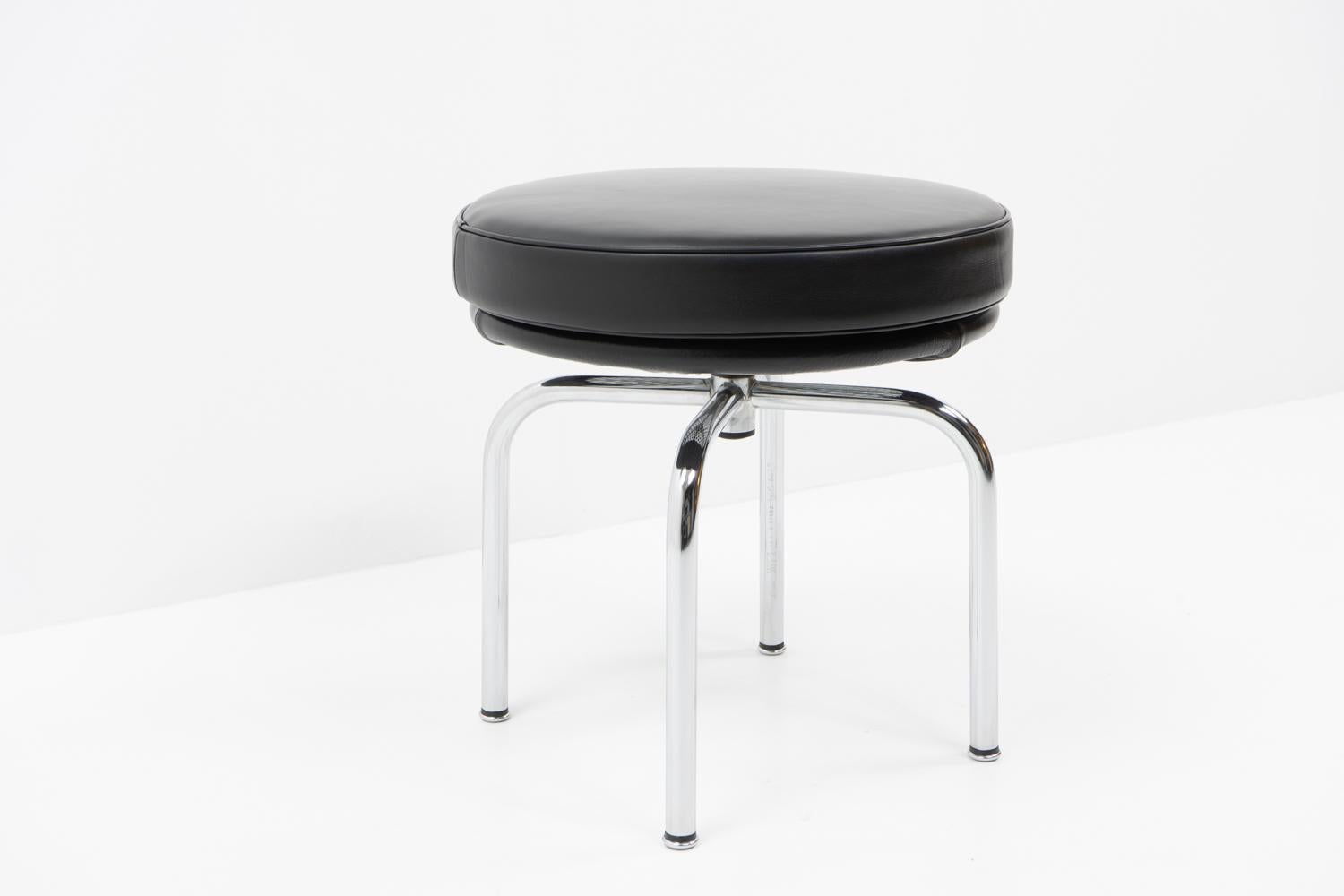 Sgabello classico modernista francese di Charlotte Perriand per Cassina, anni '80 In condizioni buone in vendita a Renens, CH