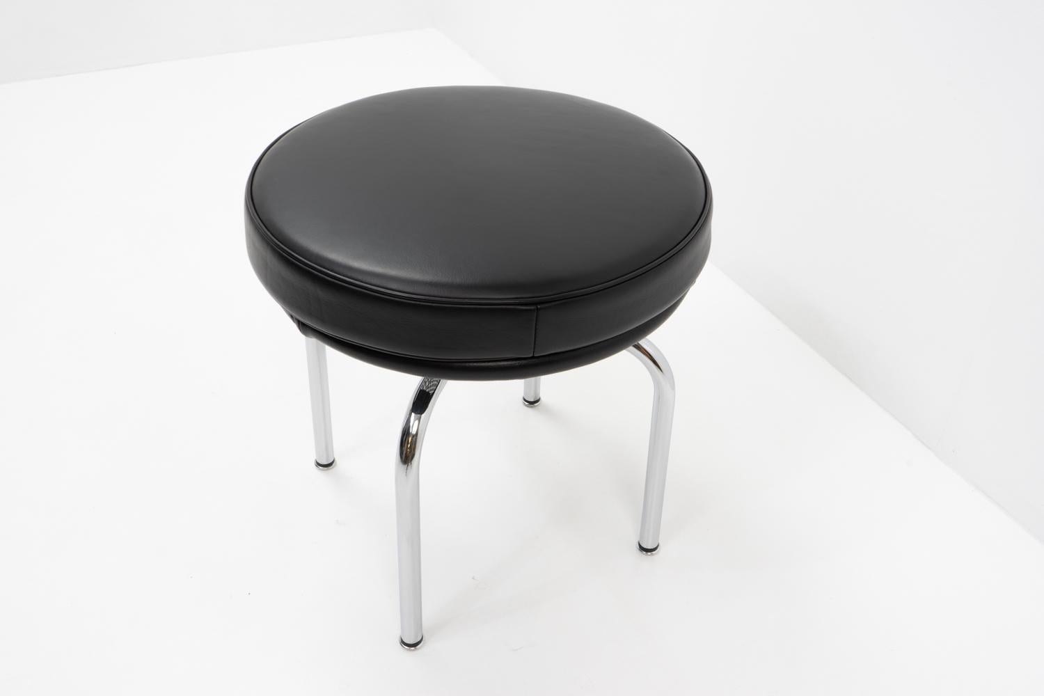 Fine XX secolo Sgabello classico modernista francese di Charlotte Perriand per Cassina, anni '80 in vendita