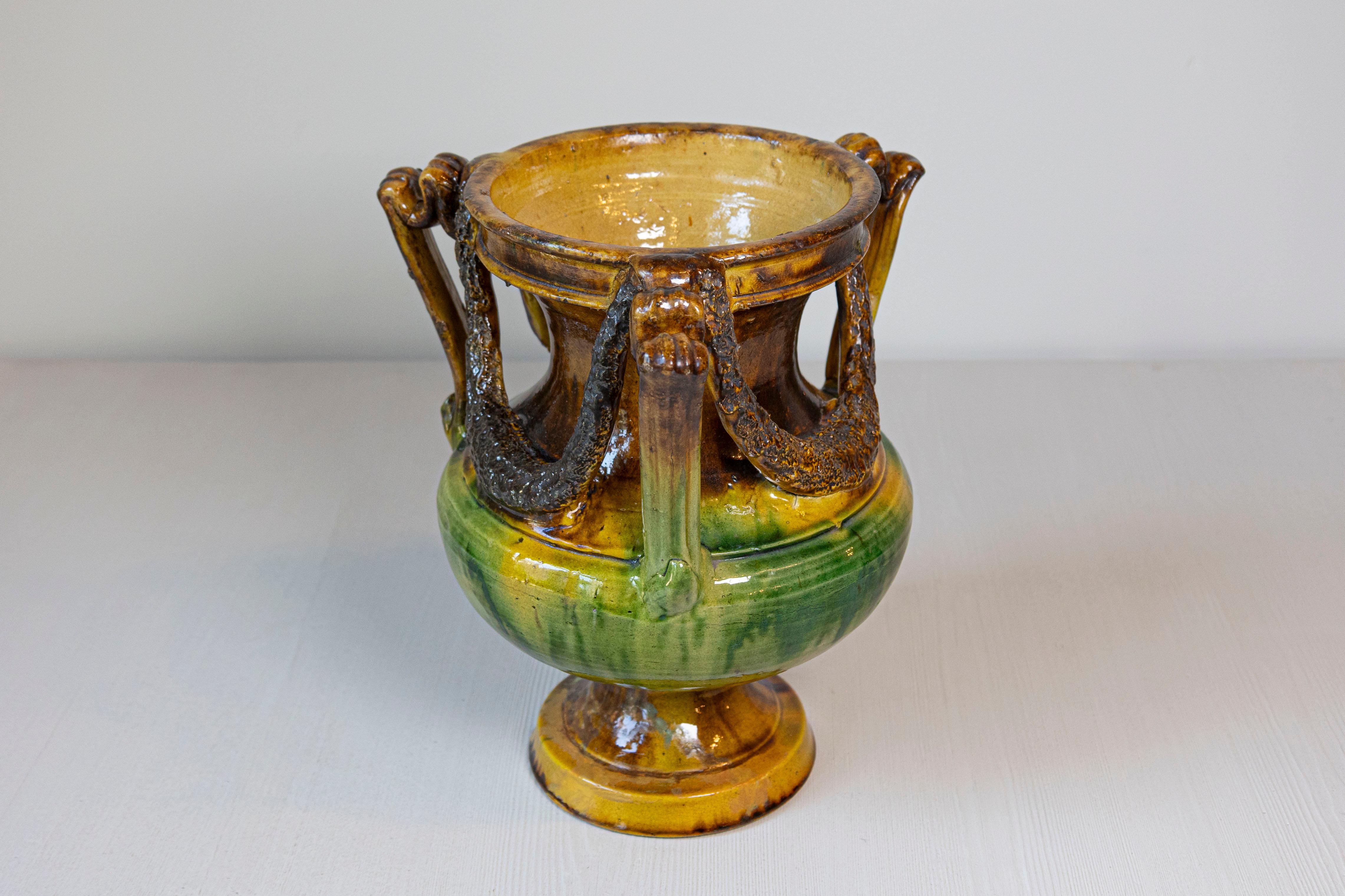 Stile provenzale Vaso Anduze classico francese del XIX secolo smaltato multicromatico con motivi a scacchiera in vendita