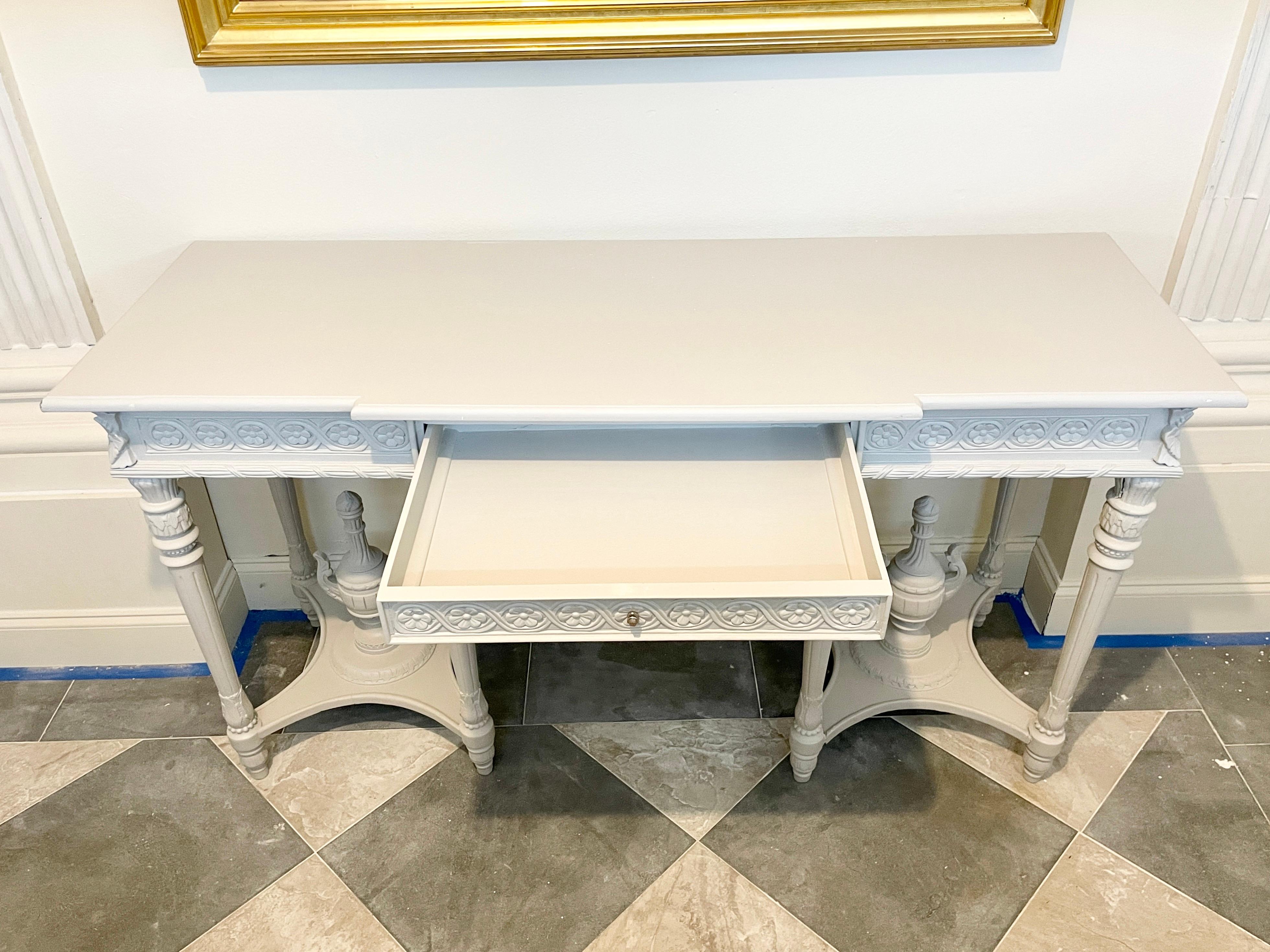 French Classical Console in Gray Painted Finish with Drawer In Good Condition In Los Angeles, CA