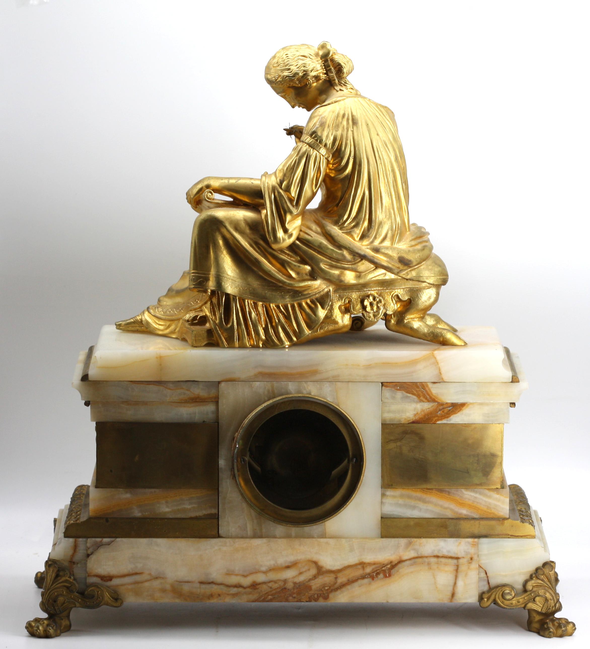  Französische klassische Kaminuhr aus vergoldeter Bronze und Onyx, Klassisch im Angebot 3