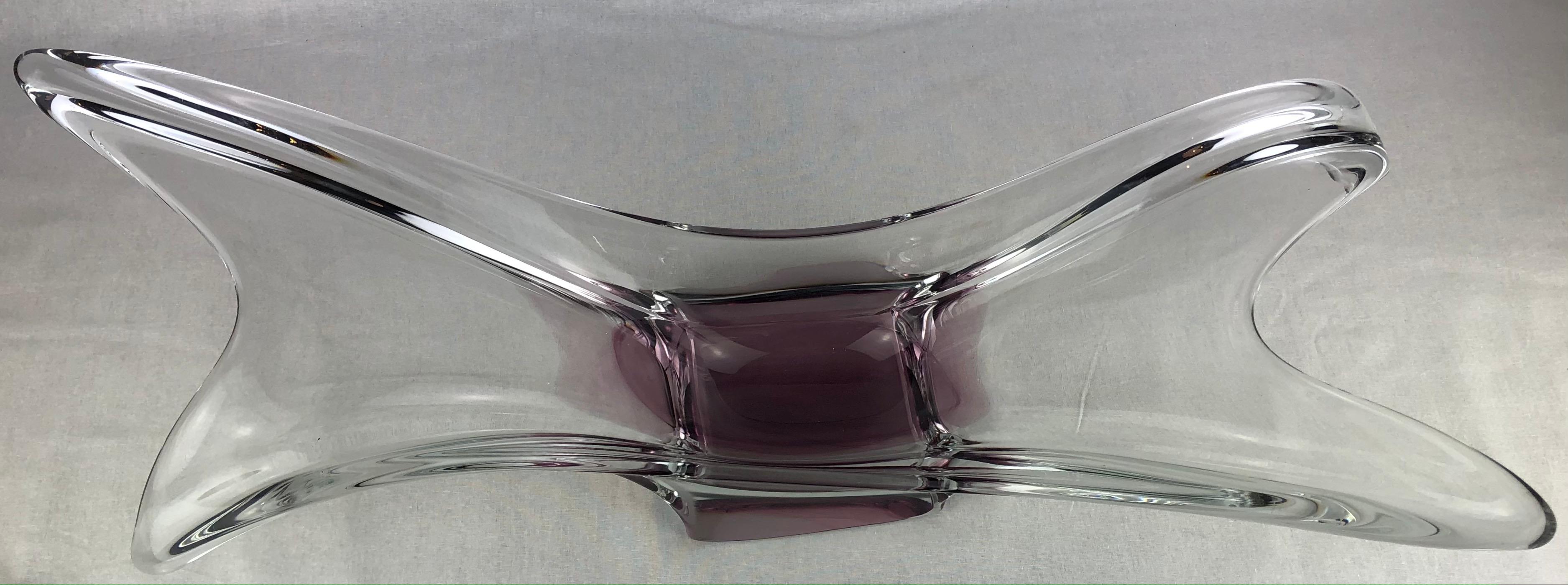 Français Centre de table en verre d'art sculptural en cristal transparent français attribué à Schneider en vente