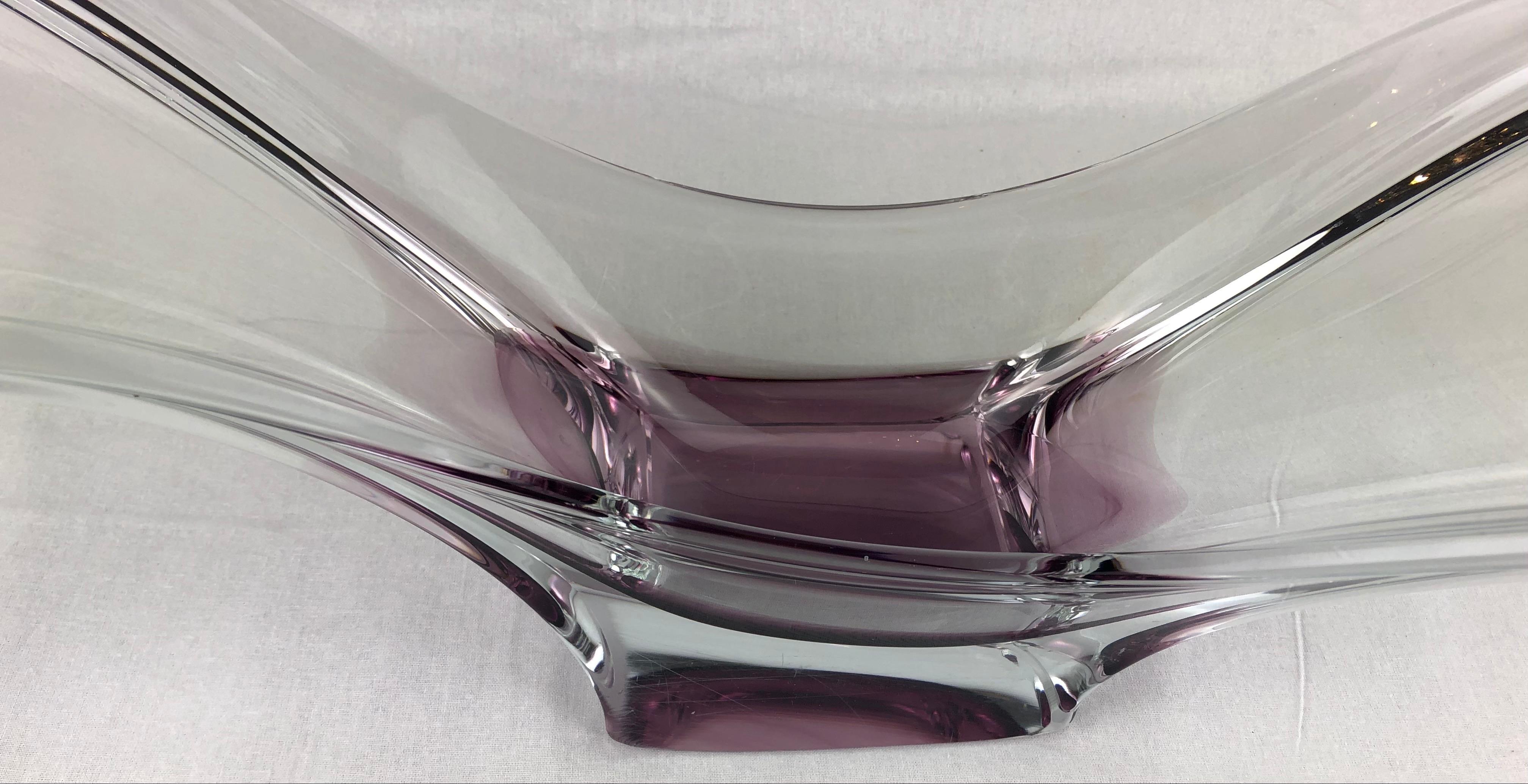 French Clear Crystal Sculptural Art Glass Centerpiece Attributed to Schneider In Good Condition For Sale In Miami, FL