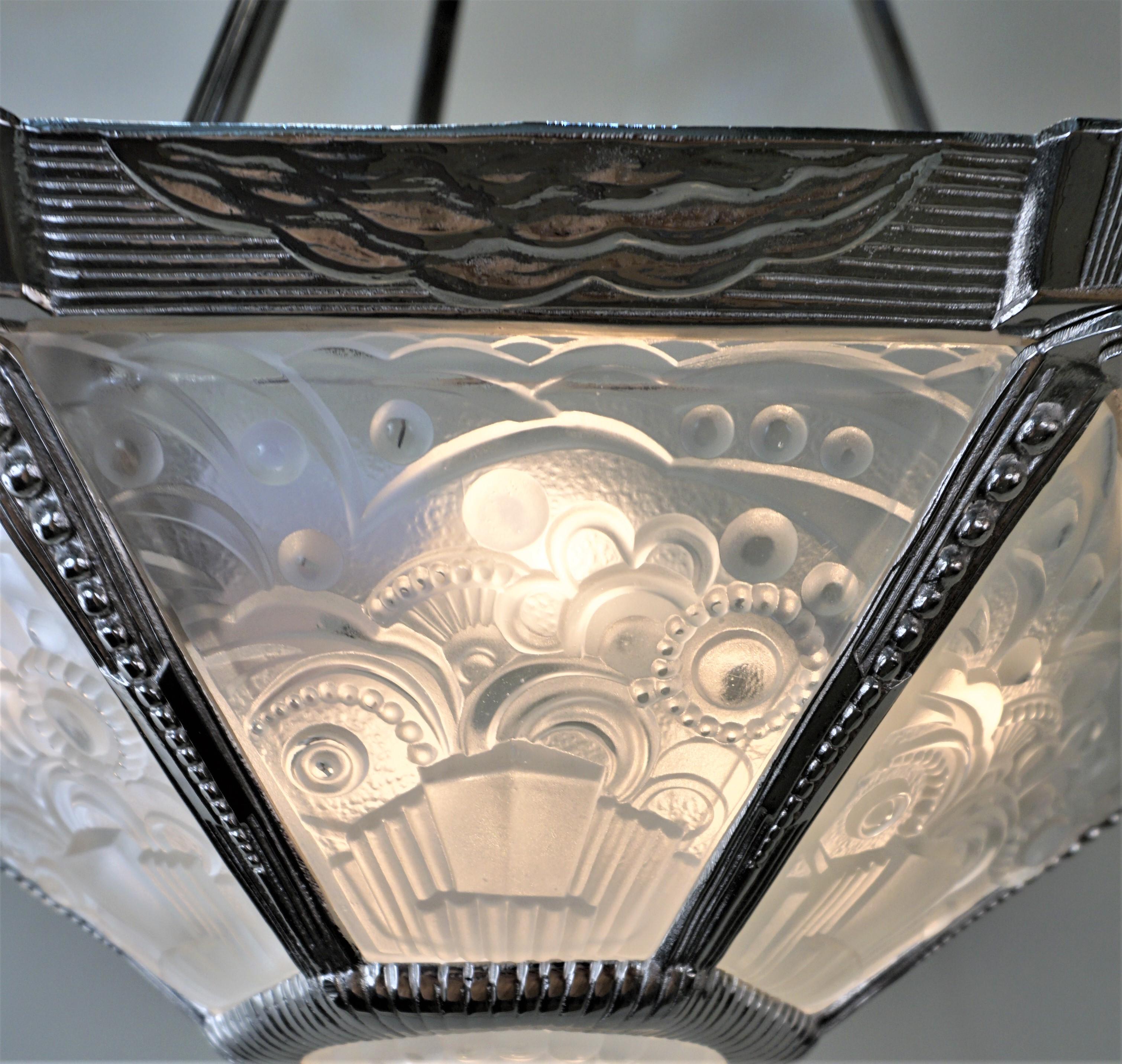 French Clear Frost Glass Art Deco Chandelier by G. Leleu For Sale 2