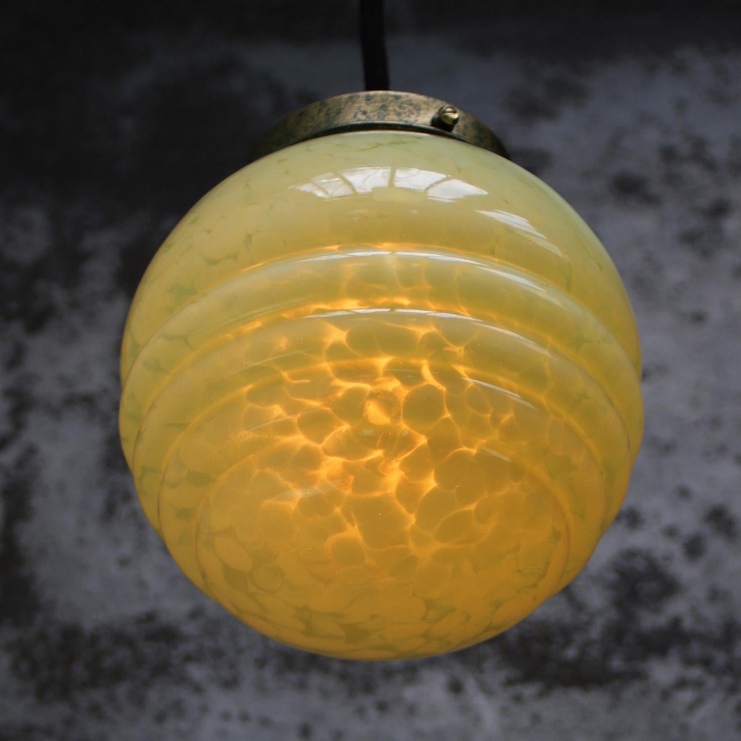 Art Nouveau Lampada a sospensione francese in vetro verde Greene & Greene in vendita