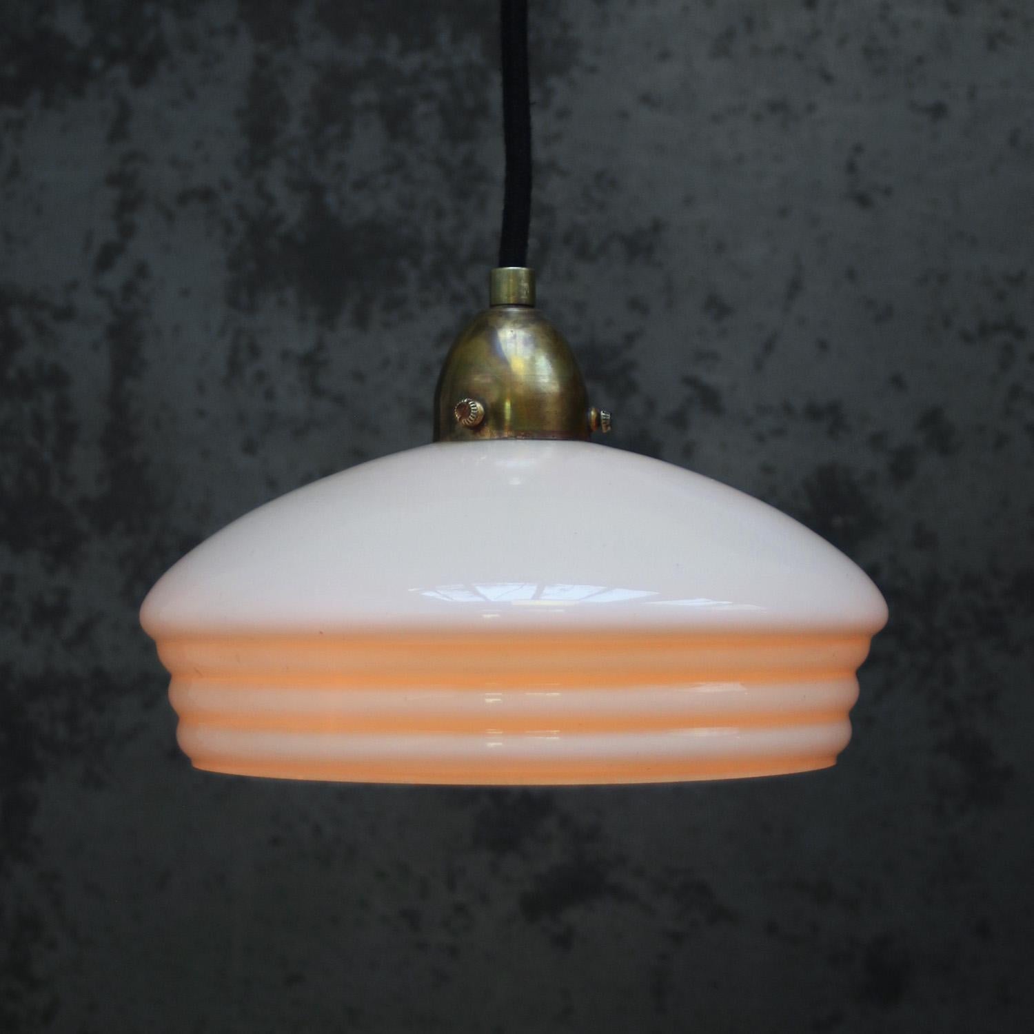 French “Clichy” grey beige coloured reeded glass pendant lamp
2 meter black cotton flex

E14 bulb holder

Weight : 0.80 kg / 1.8 lb

E14 bulb holder. Priced per individual item. All lamps have been made suitable by international standards for