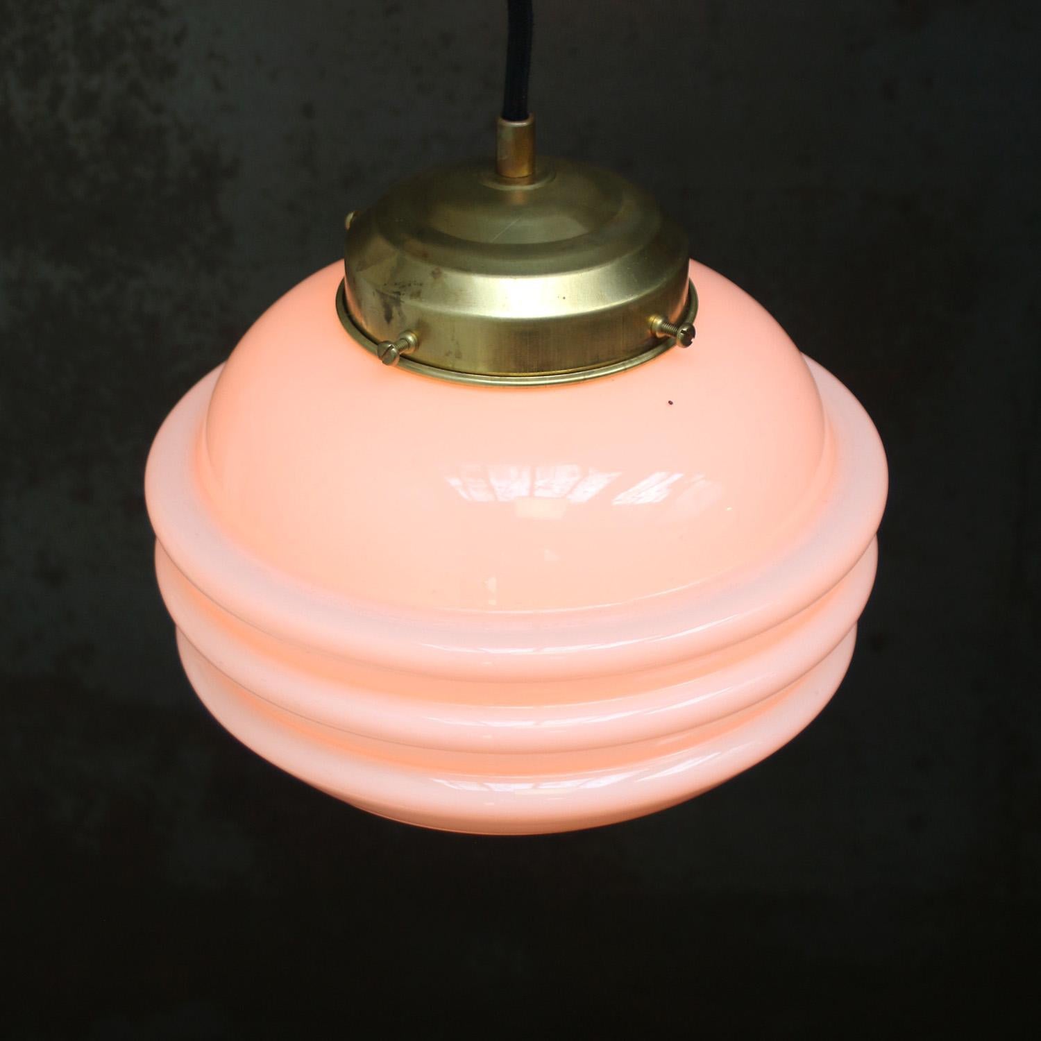 Francese Lampada a sospensione francese in vetro rosa Clichy in vendita