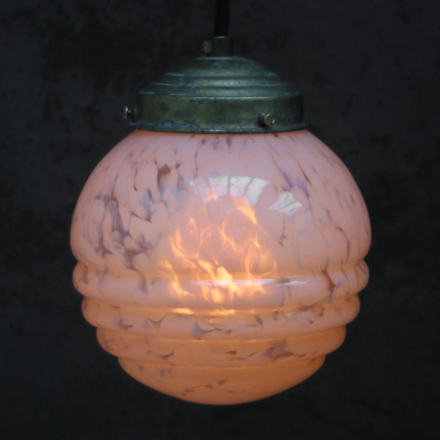 Lampe pendante en verre rose 