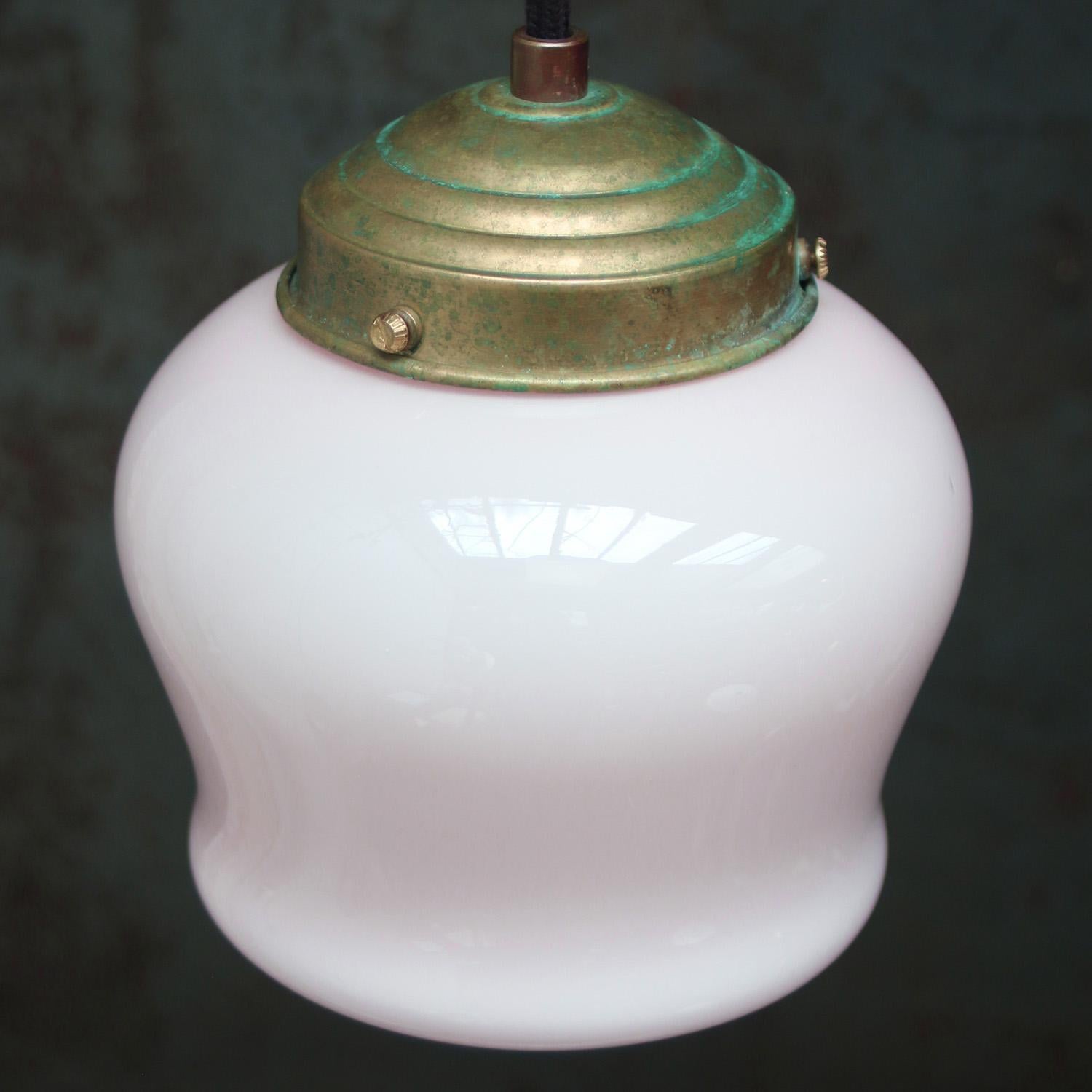 Lampe pendante en verre rose 