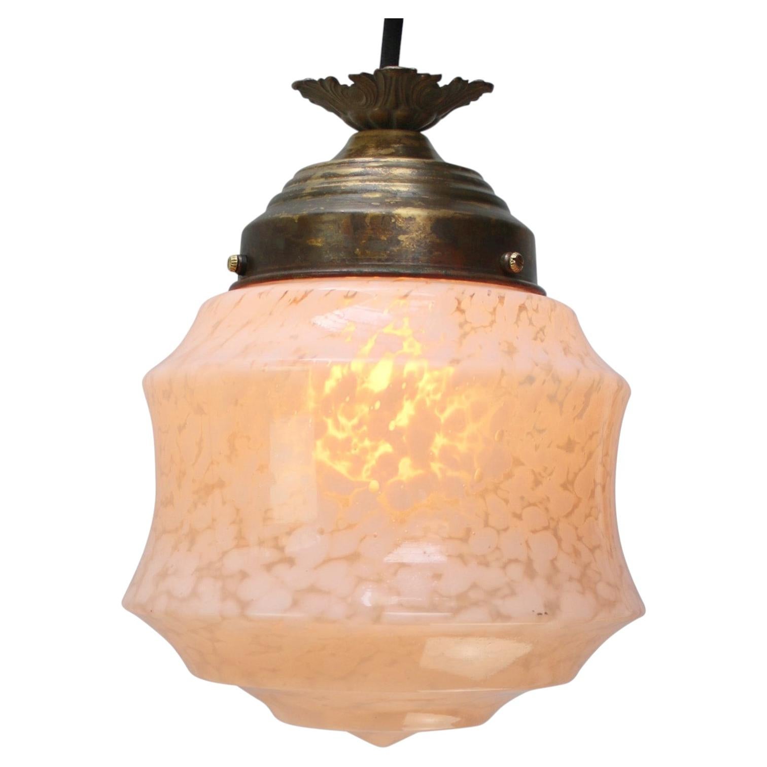 What’s the difference between a pendant and chandelier?