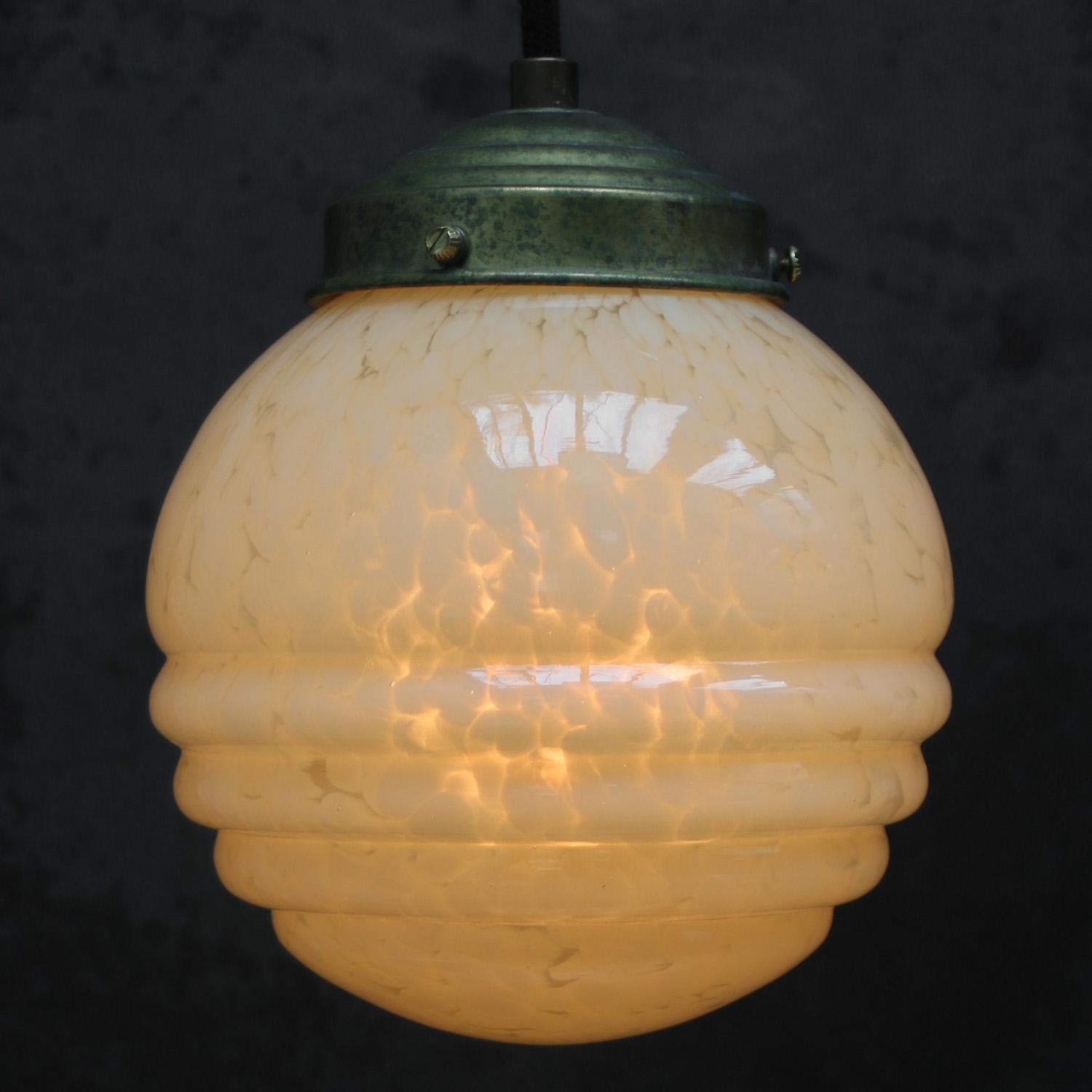 Art nouveau Lampe pendante en verre jaune 