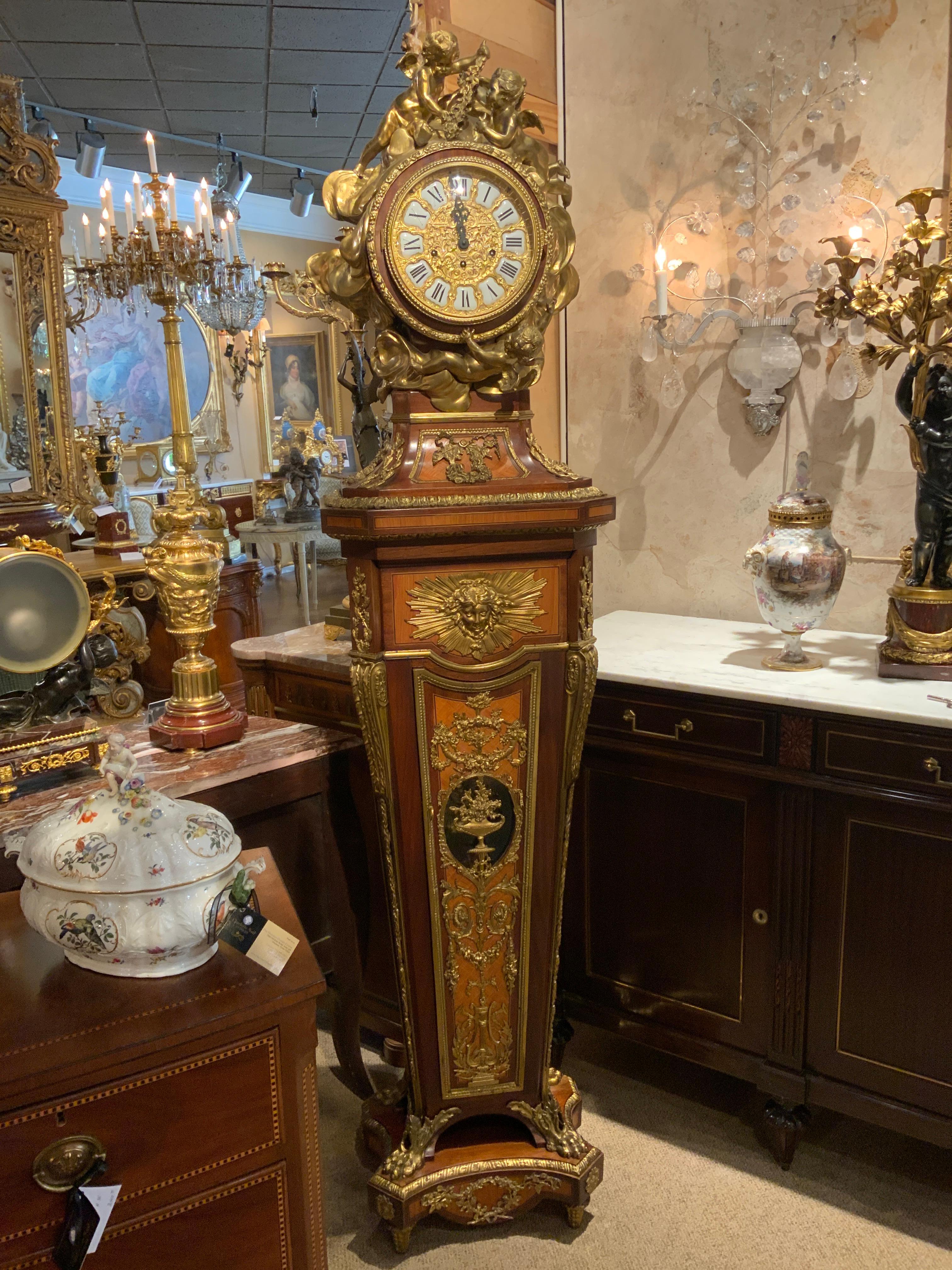 Französische Uhr, um 1950, Palisander und Königsholz mit Bronzeguß im Angebot 3