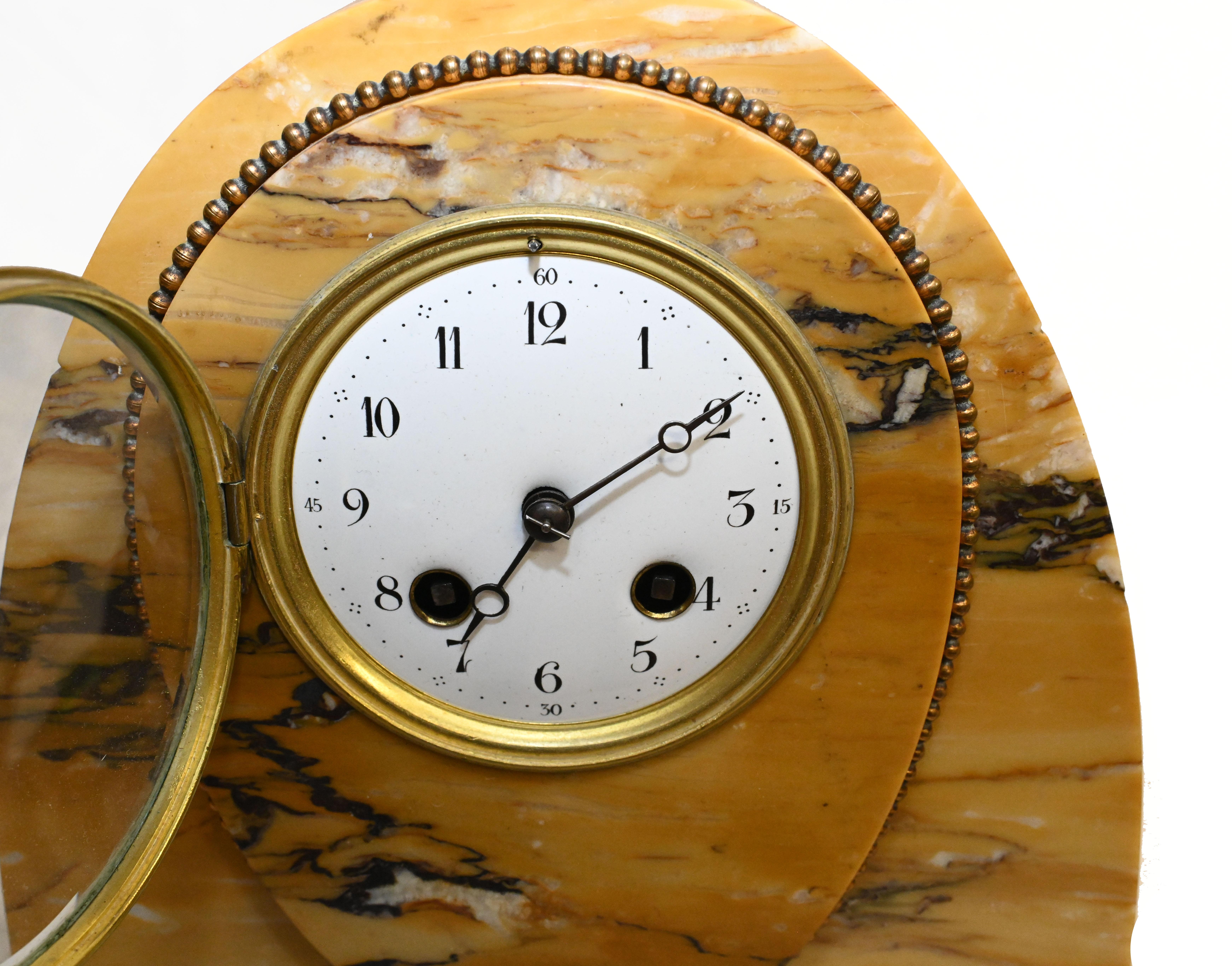 Antike französische Kaminsims-Garnitur-Marmor-Uhr, 1900 (Frühes 20. Jahrhundert) im Angebot