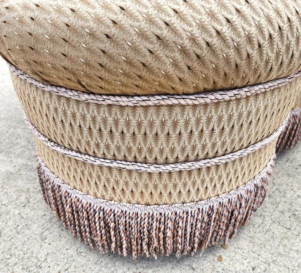 Ottomana Clover francese Pouf a rotelle con rivestimento in tessuto In condizioni buone in vendita a Lake Worth, FL