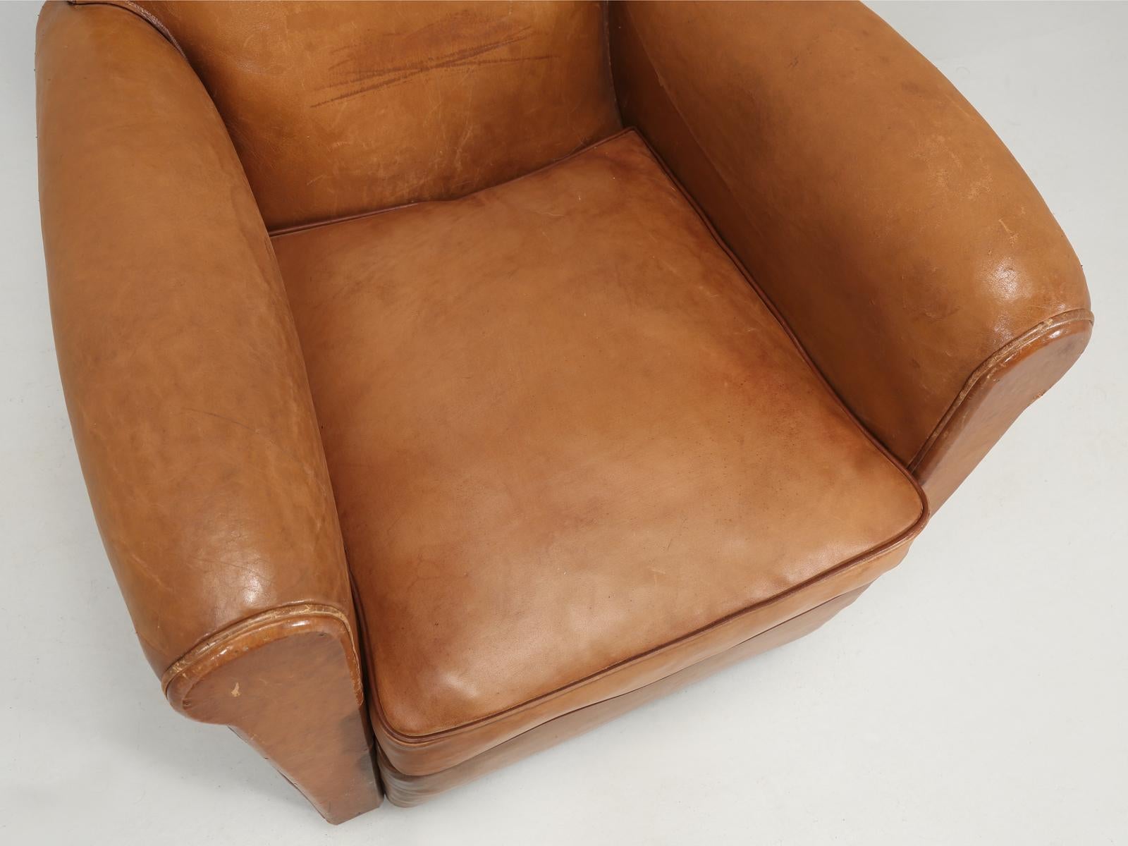 French Club Chair in Original Leather Correctly Restored with Horsehair and Coco In Good Condition In Chicago, IL