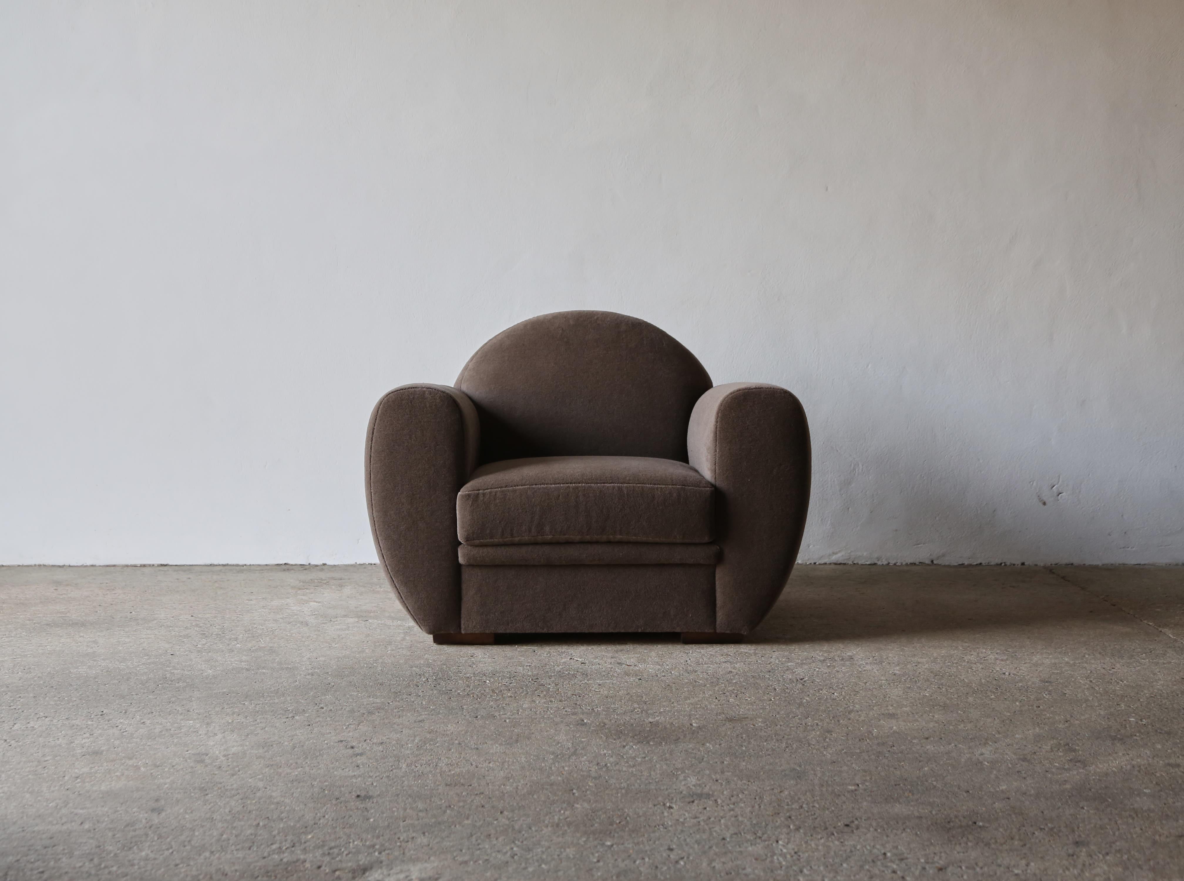 A superb large, wide French club chair. Newly upholstered in a luxurious, high quality, soft, thick brown / grey pure alpaca fabric. Fast shipping worldwide.

**please note this listing is for a single chair only**
  


