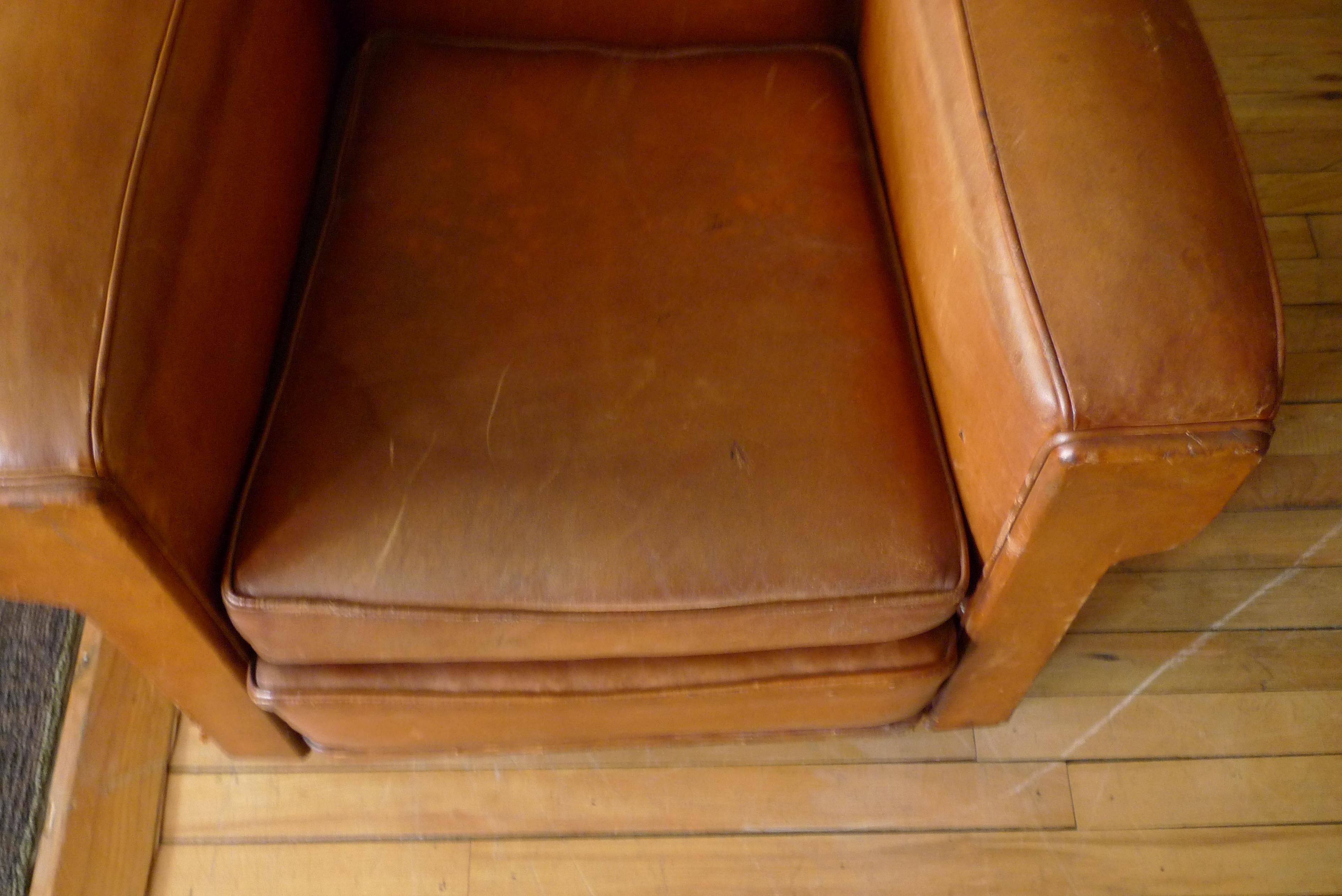 Art Deco French Club Chair of Brown Leather, circa 1930s. For Sale