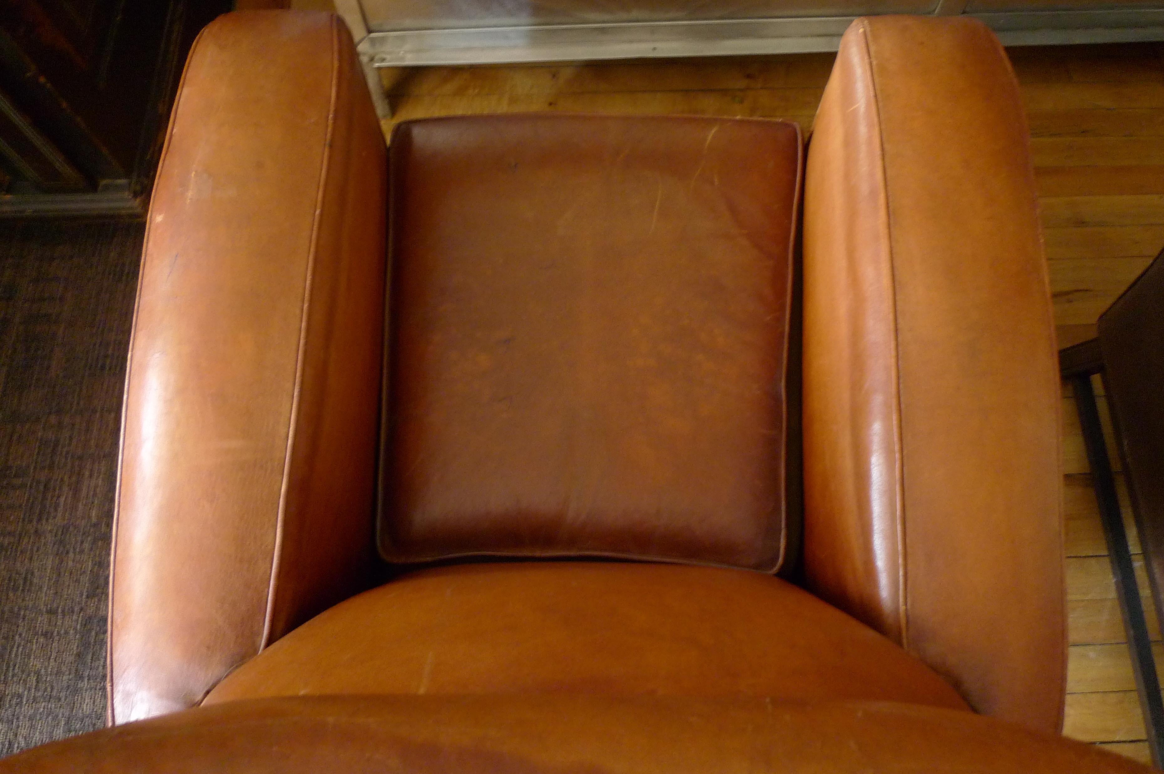 French Club Chair of Brown Leather, circa 1930s. For Sale 3