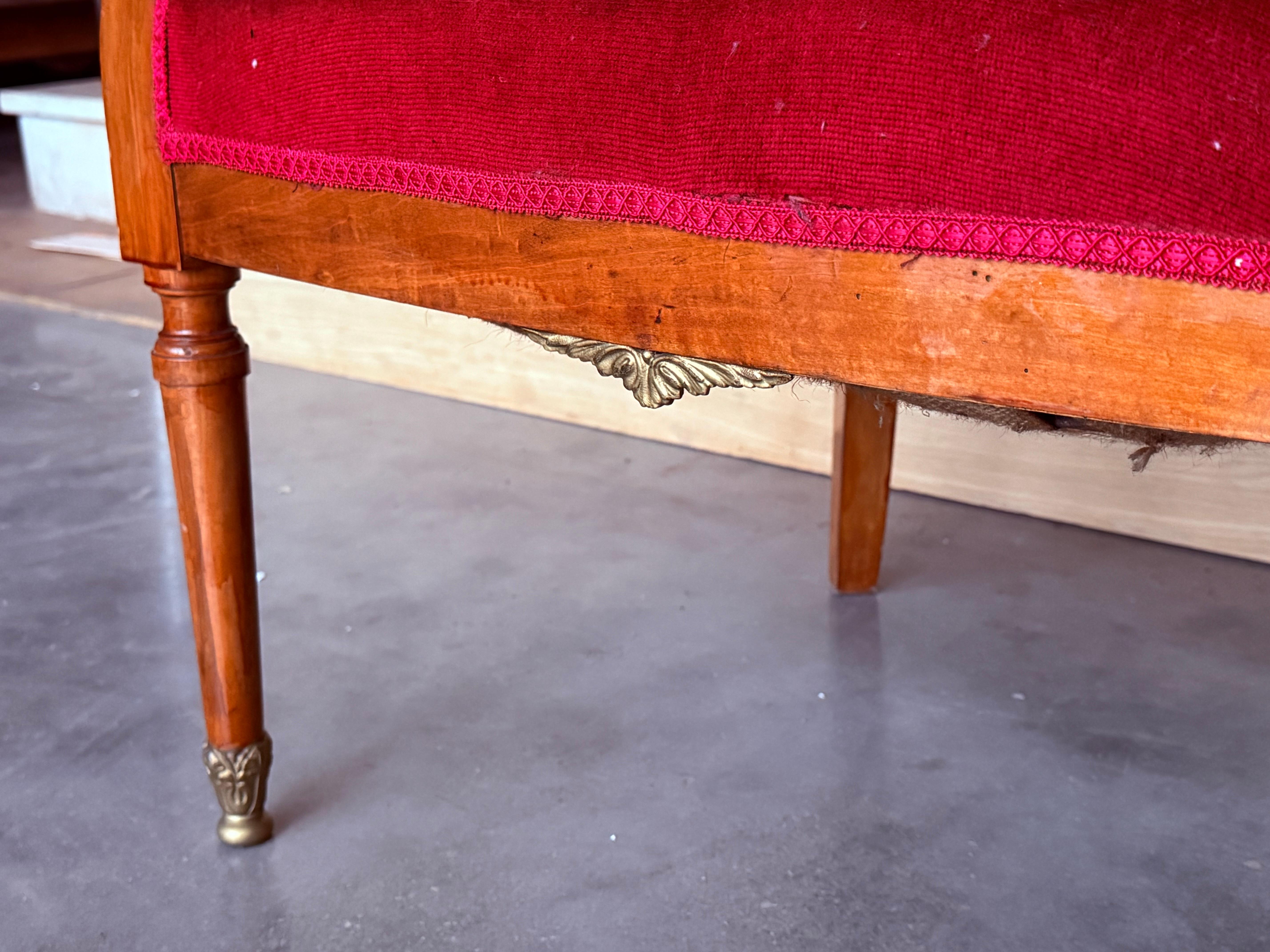 Sedie Club Francesi con rivestimento in velluto rosso in vendita 4