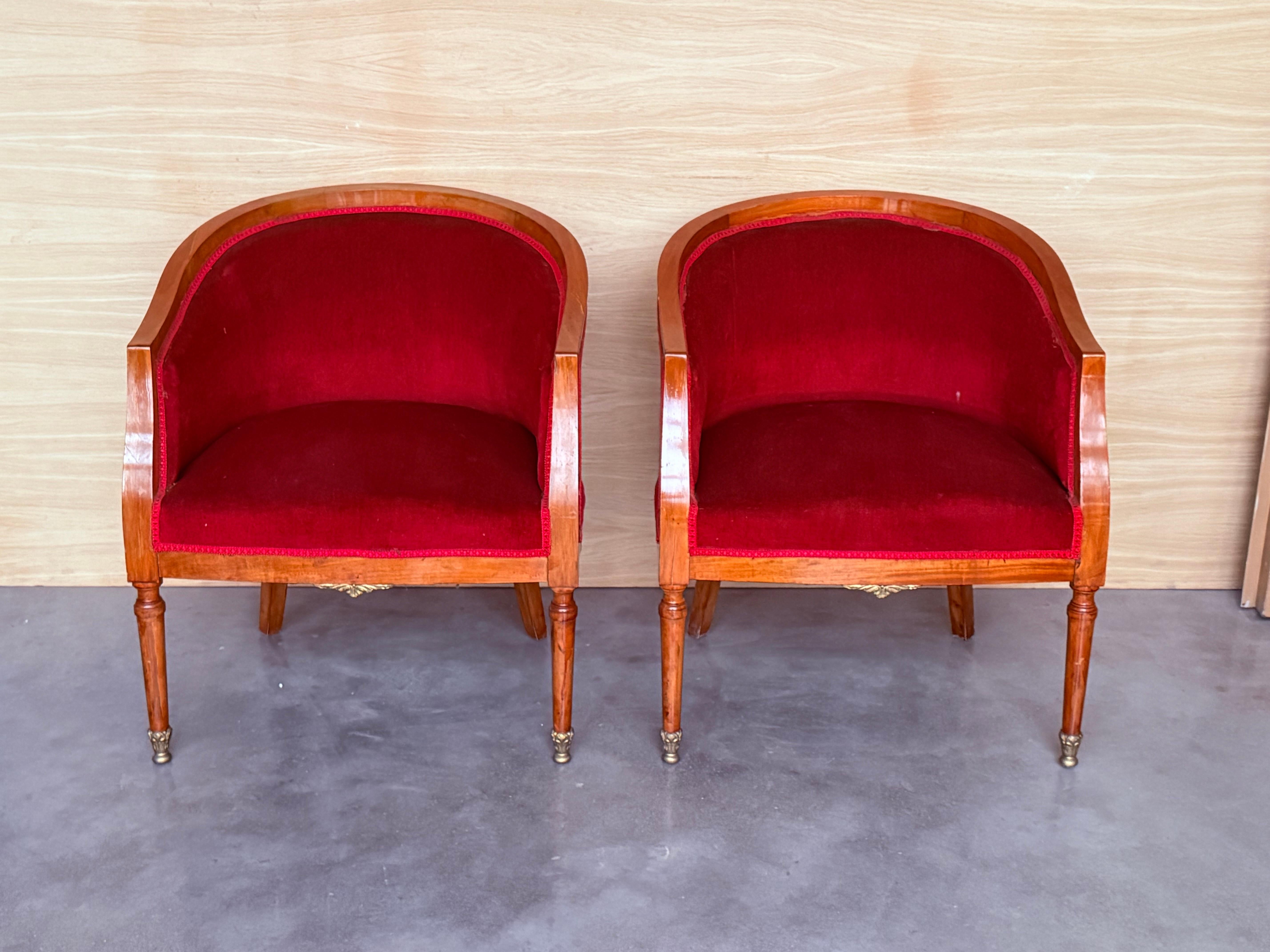 Stile provenzale Sedie Club Francesi con rivestimento in velluto rosso in vendita