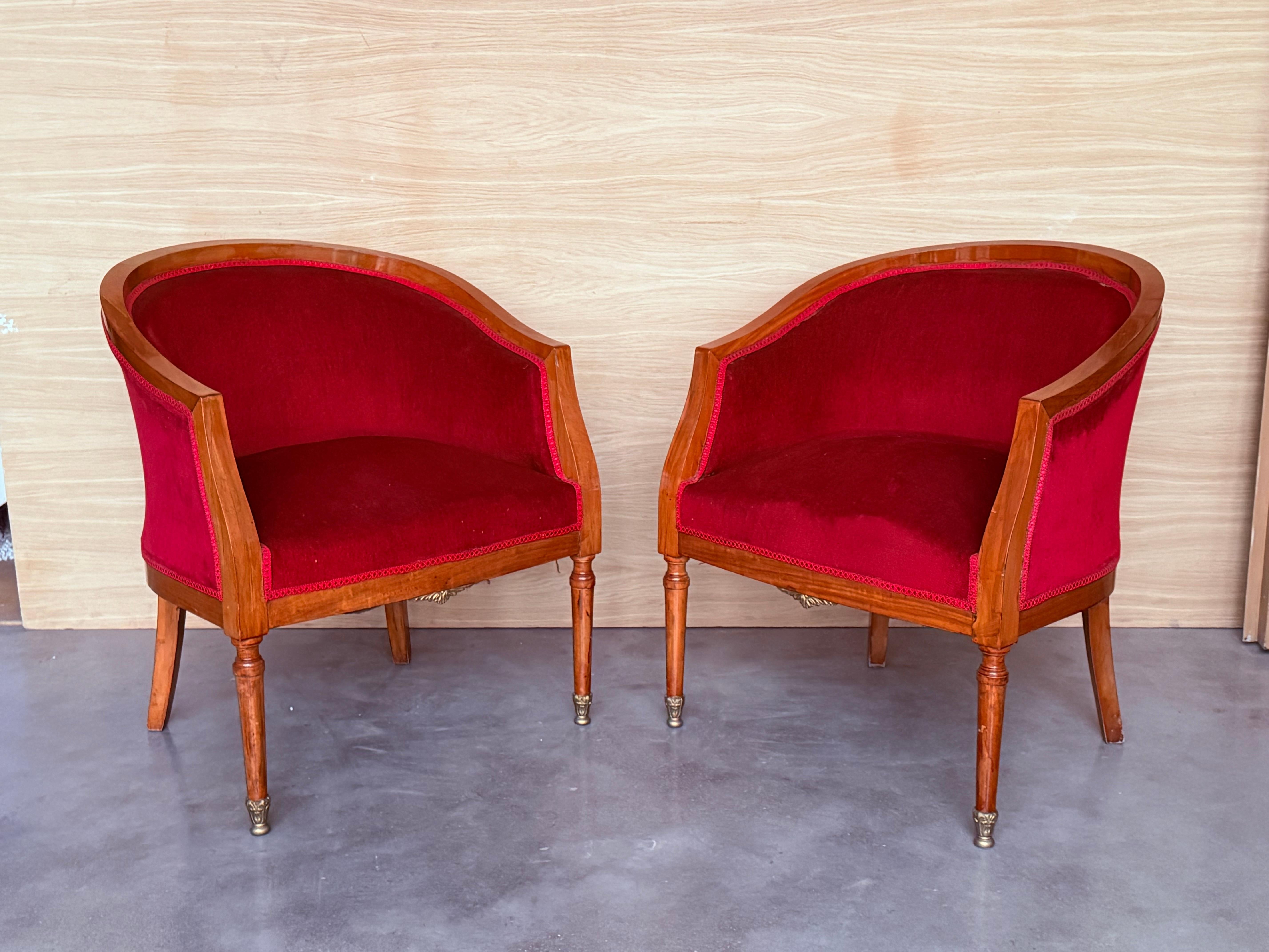 Francese Sedie Club Francesi con rivestimento in velluto rosso in vendita