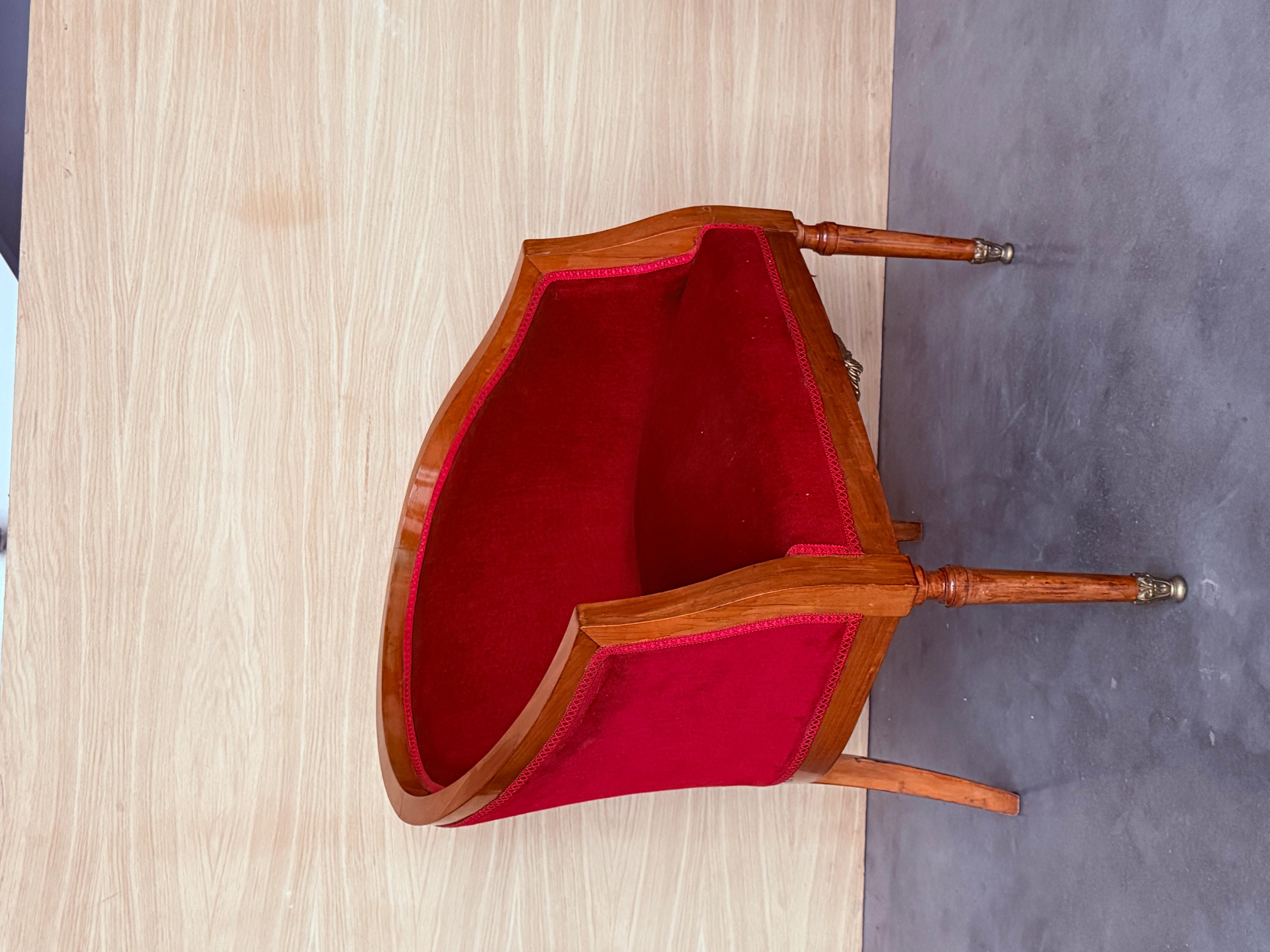 Sedie Club Francesi con rivestimento in velluto rosso in vendita 2