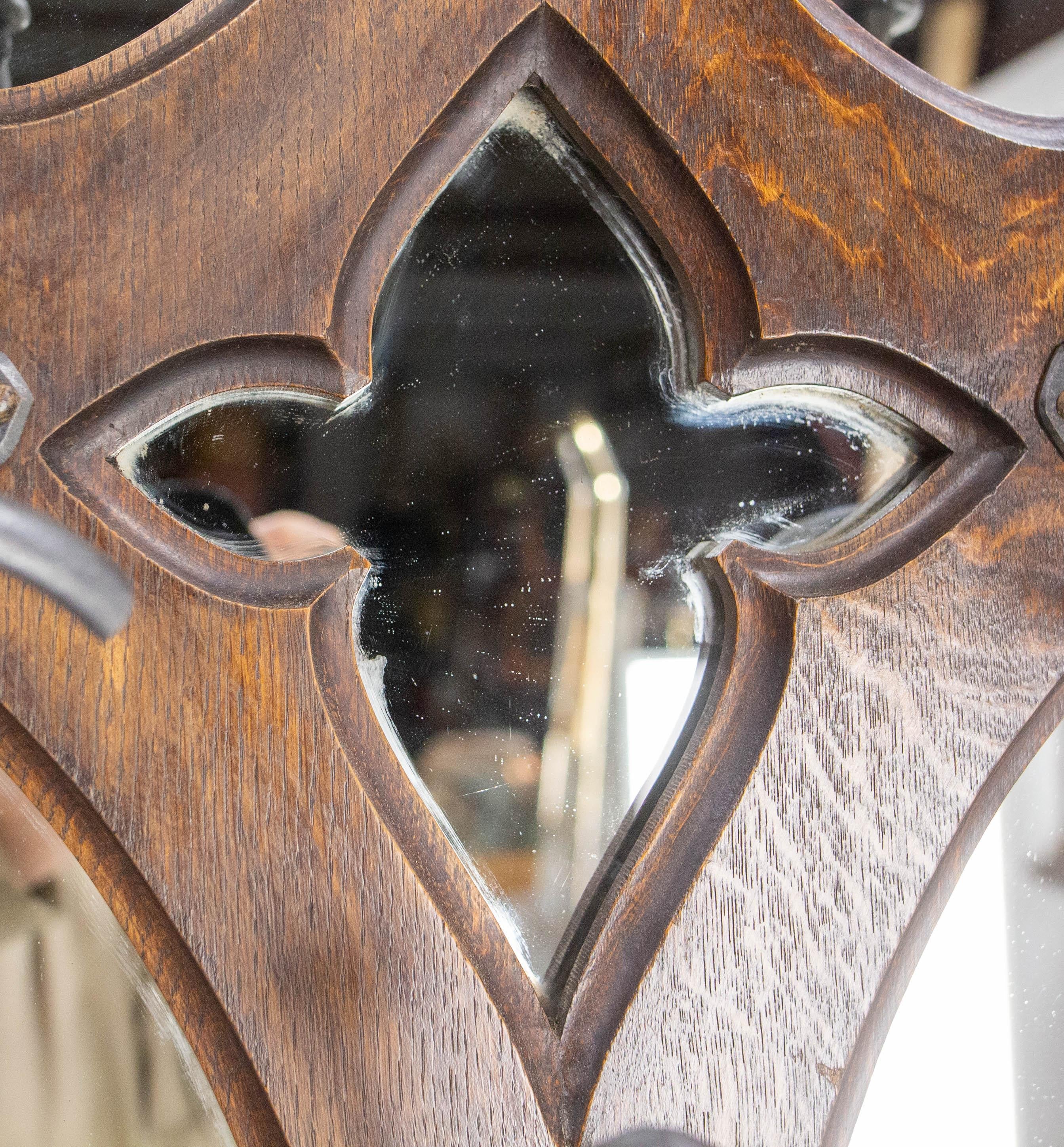 Porte-manteau et porte-chapeau en châtaignier, miroir et stand en fer forgé, style gothique, 19ème C. en vente 1
