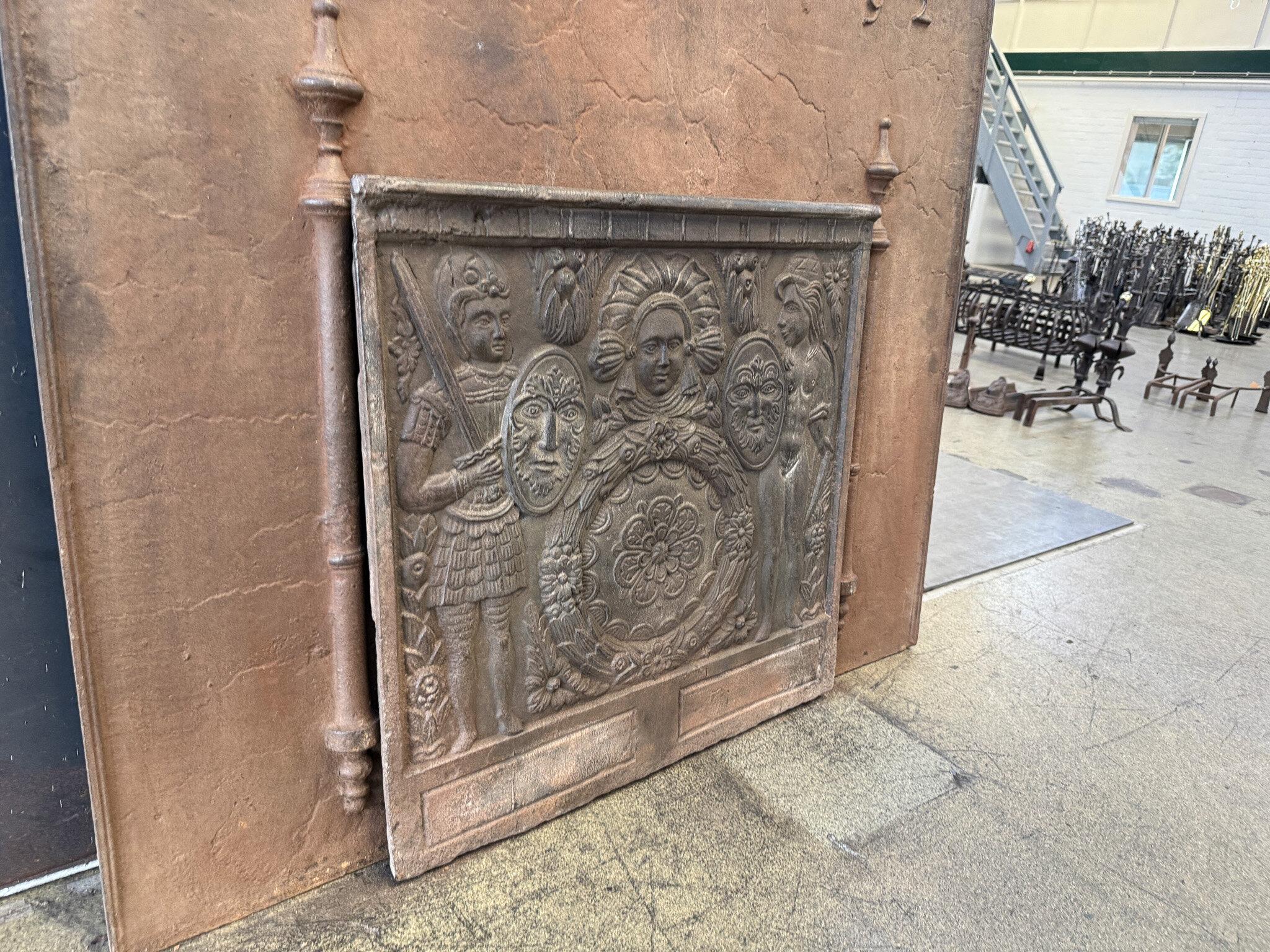 Rivestimento per caminetto con stemma francese, stile Napoleone III in vendita 4