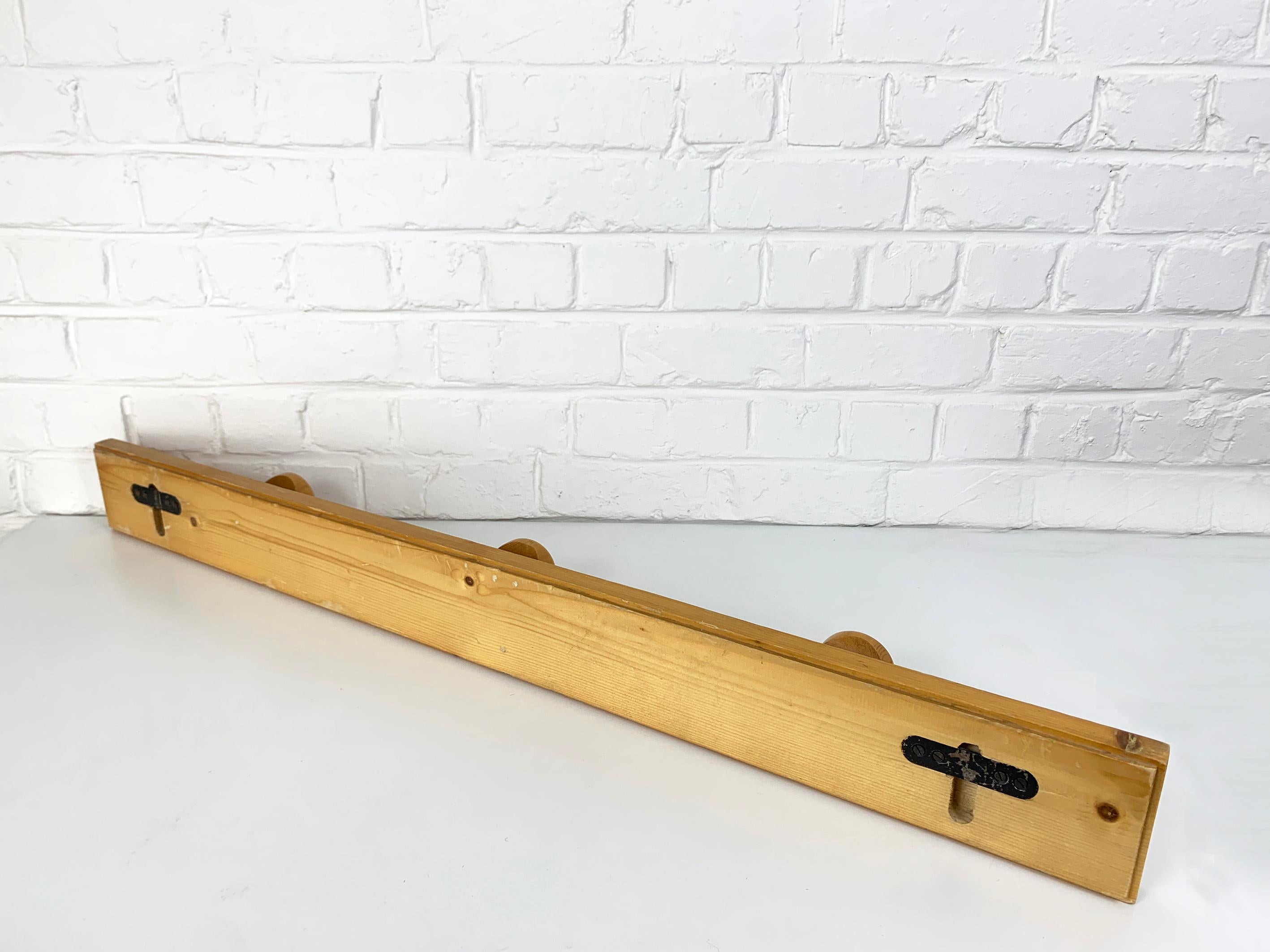 French Coat Rack by Charlotte Perriand for Les Arcs ski resort, Pinewood, 1960s For Sale 5