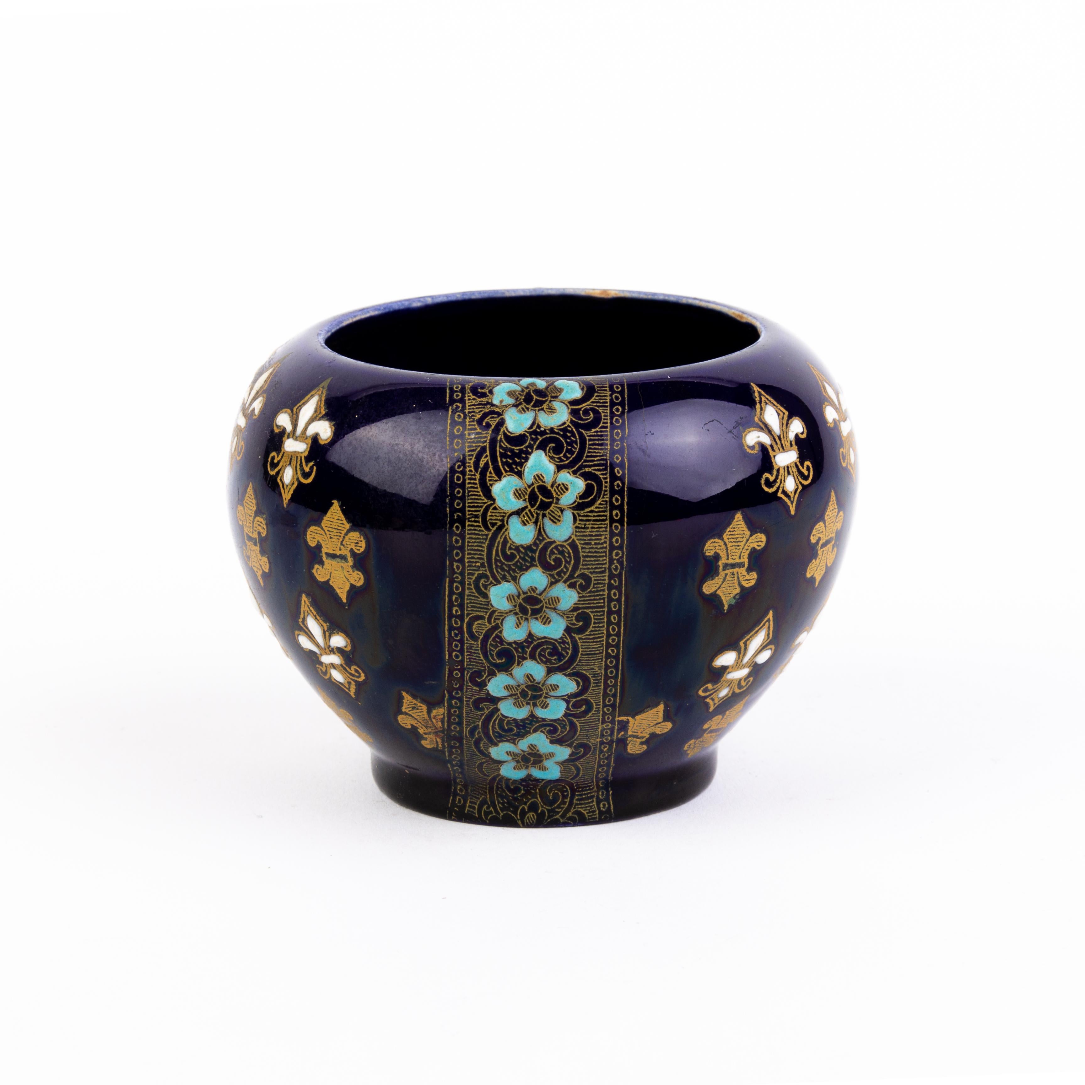 French Cobalt Porcelain Enamel Fleur de Lis Vase 19th Century
Good condition
From a private collection.
Free international shipping.