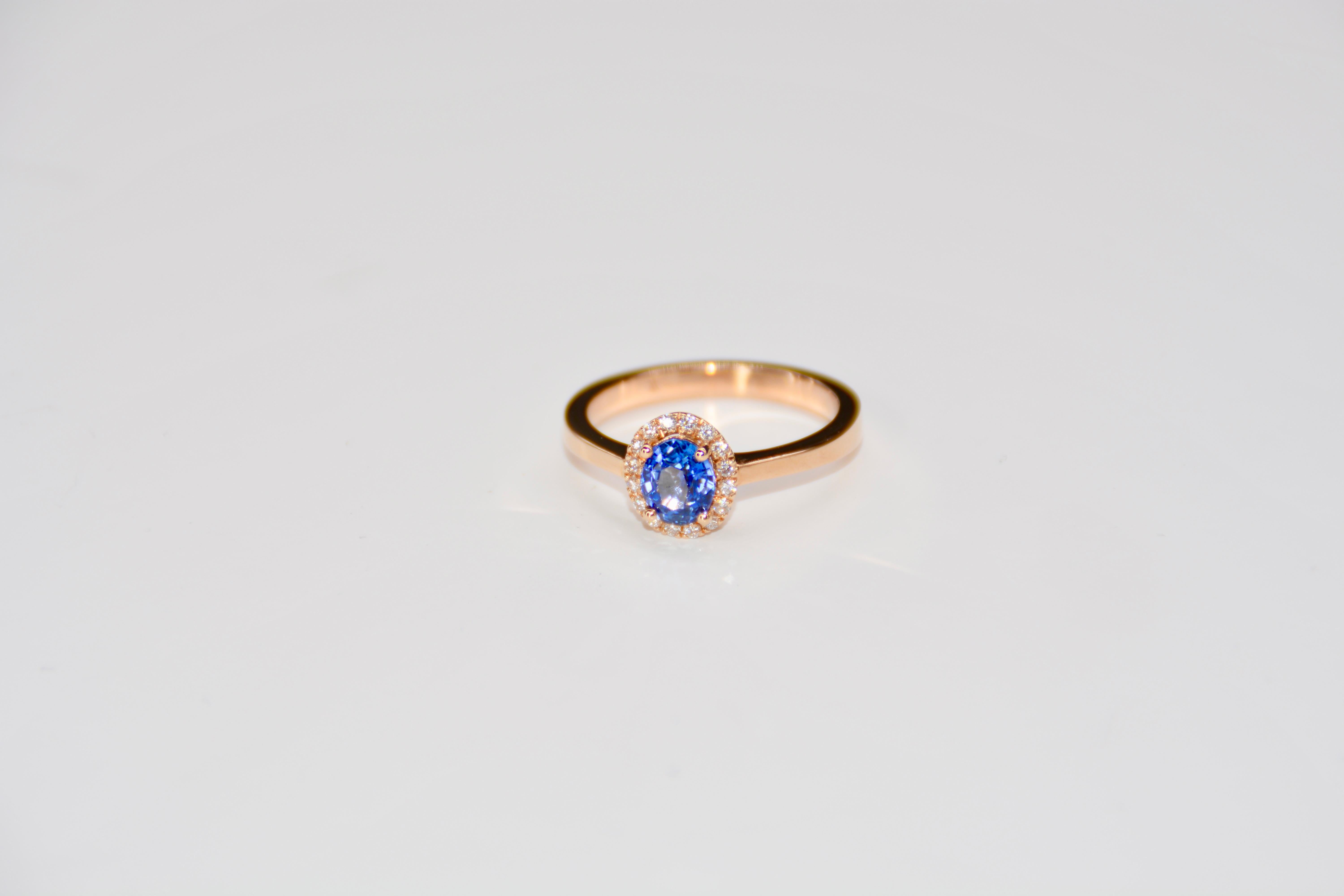 French Cocktail Ring Diamond Sapphire Pink Gold 

Beautiful cocktail ring in 18 carat pink gold. The ring is surmounted by a sapphire oval shape with a weight of 0.970 carats. To surround this sapphire, 18 brilliant cut diamonds with a weight of