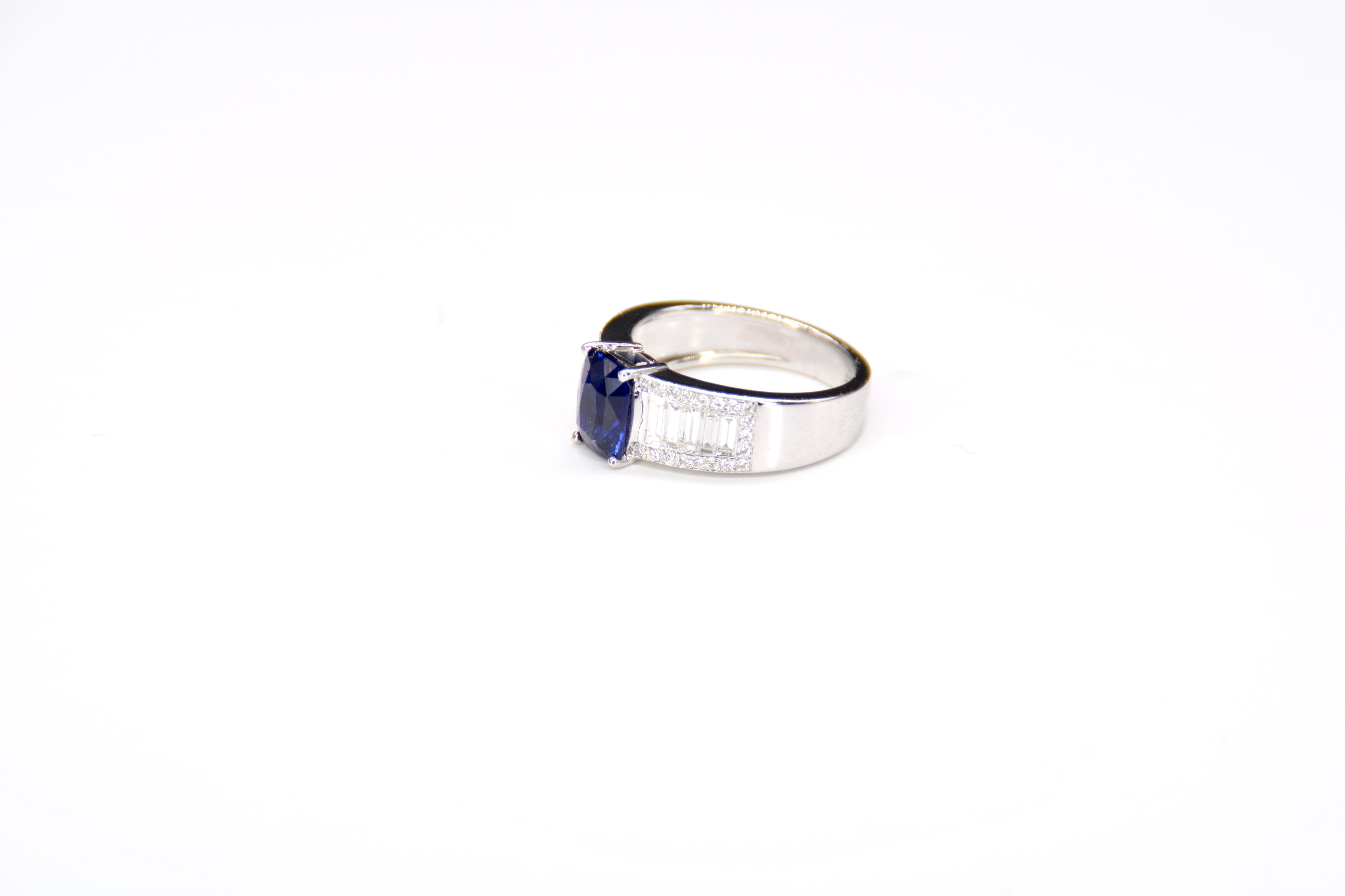 Retro French Cocktail Ring in White Gold Sapphire Diamonds For Sale