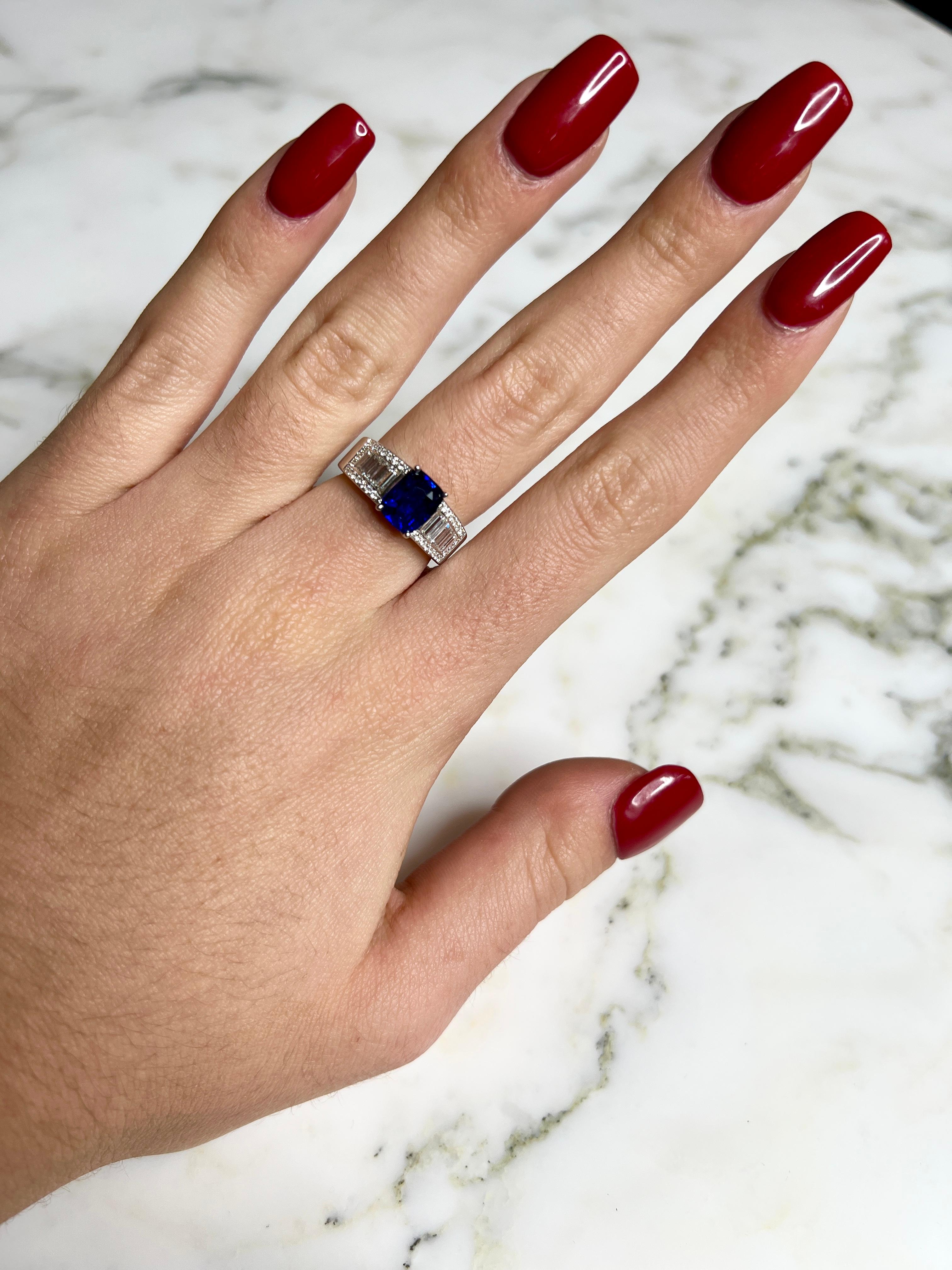 French Cocktail Ring in White Gold Sapphire Diamonds For Sale 2