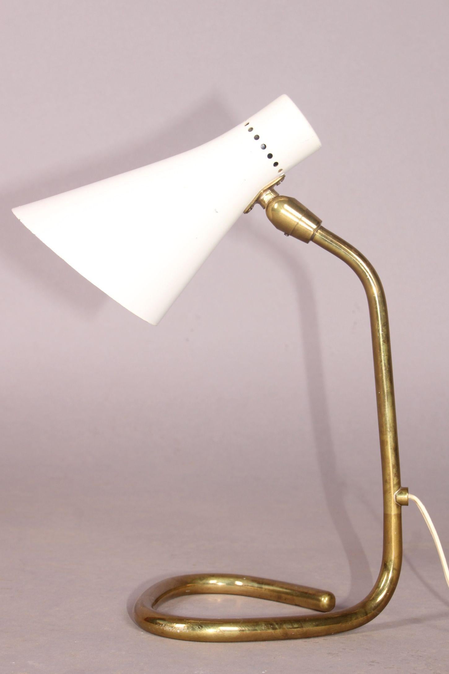 French cocotte brass and painted table lamp, some small damage on the painted metal.