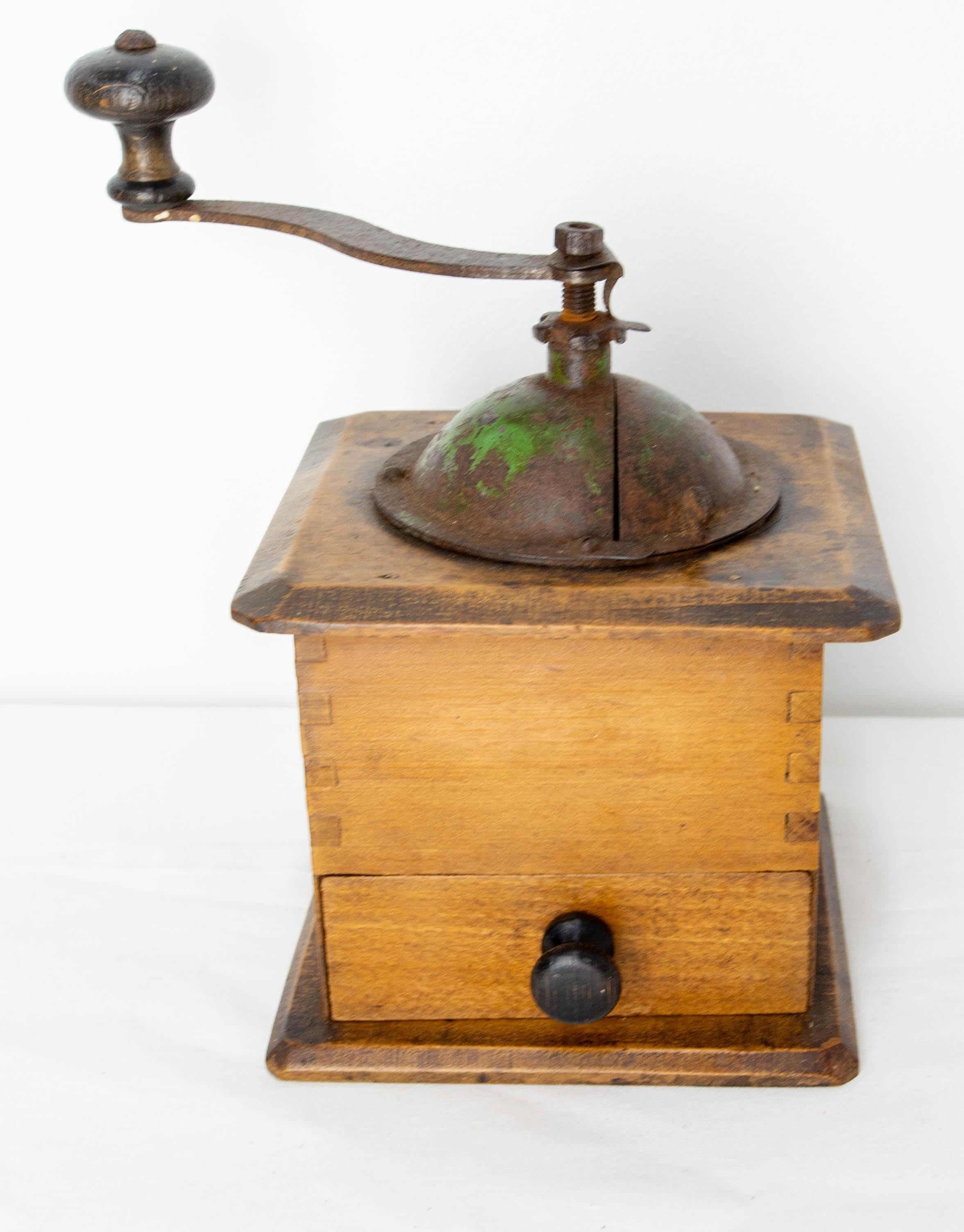 French Coffee Grinder with Drawer, Iron and Wood, circa 1900 For Sale 1
