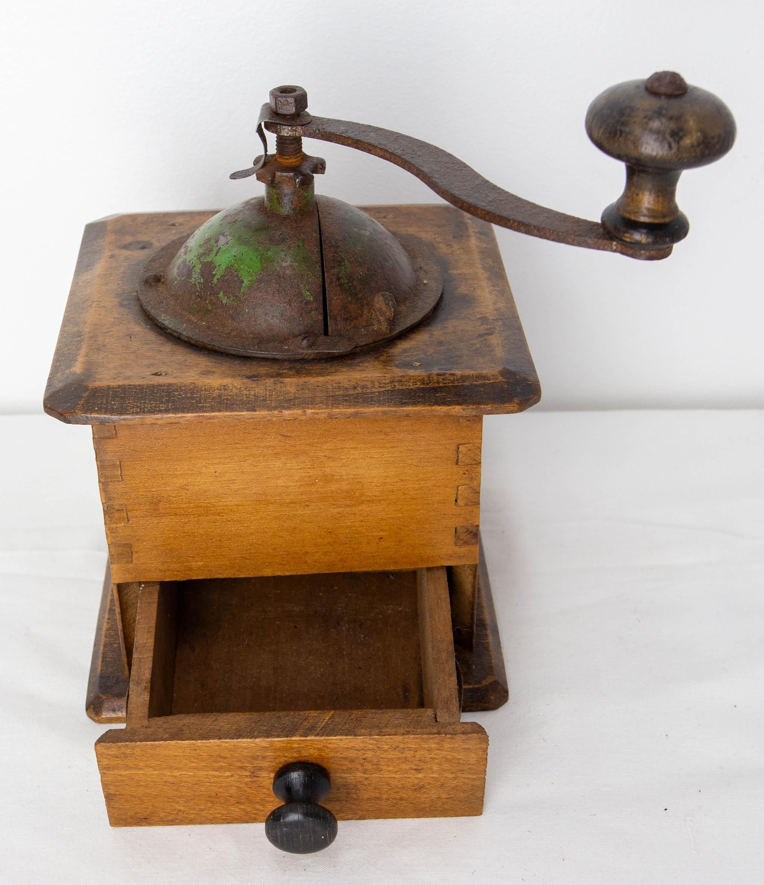 French Coffee Grinder with Drawer, Iron and Wood, circa 1900 For Sale 2