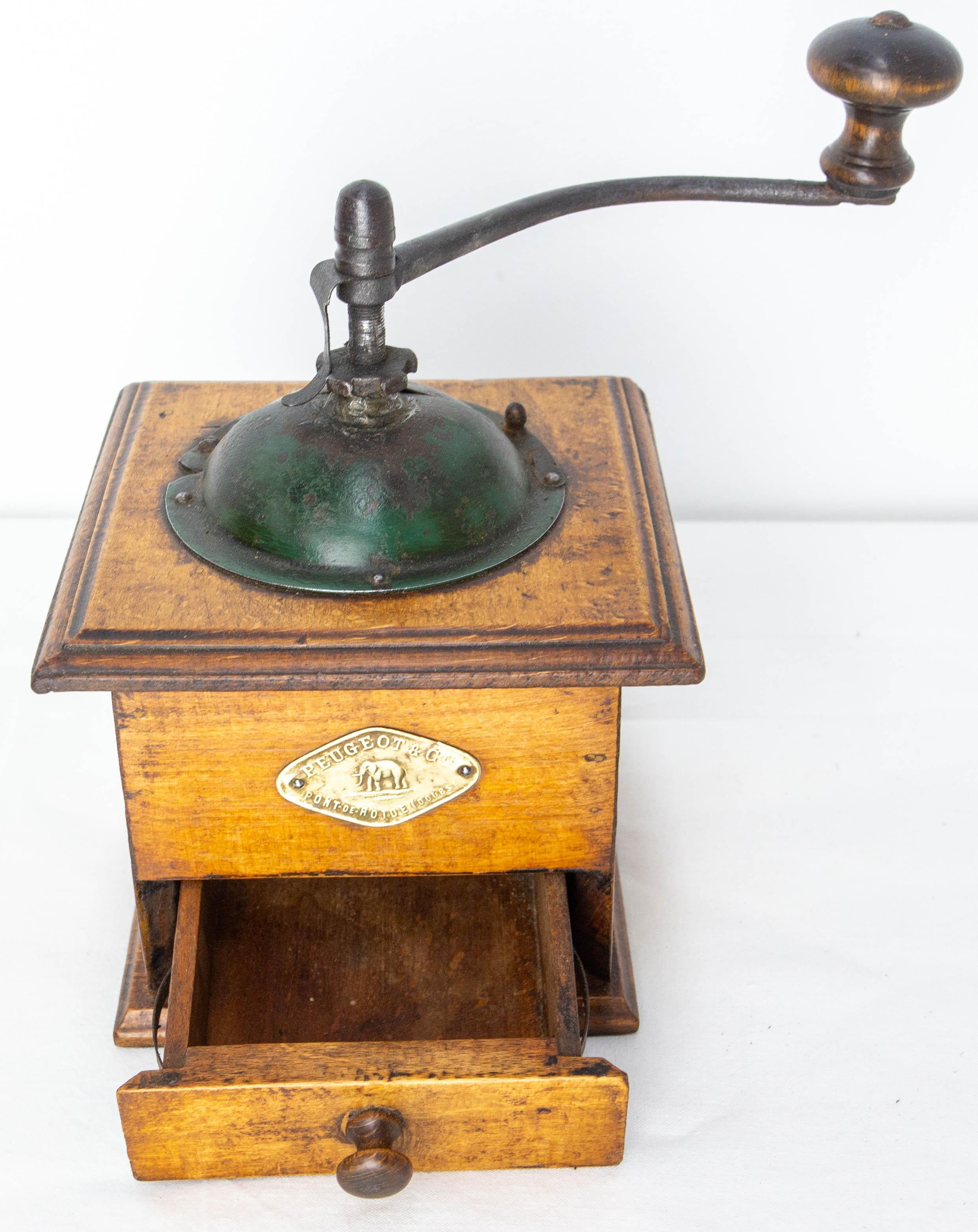 French Coffee Grinder with Drawer, Iron and Wood, circa 1900 2
