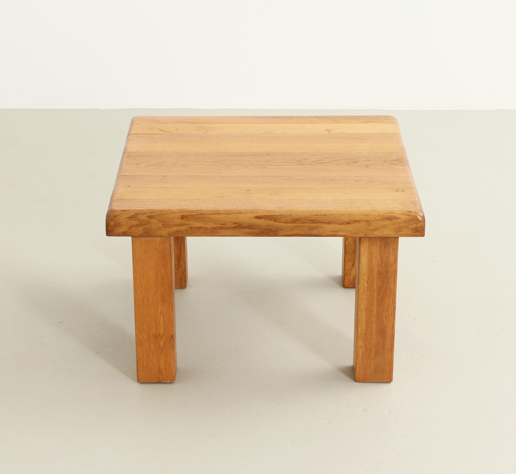 French Coffee or Side Table in Solid Oak Wood, 1960's For Sale 5