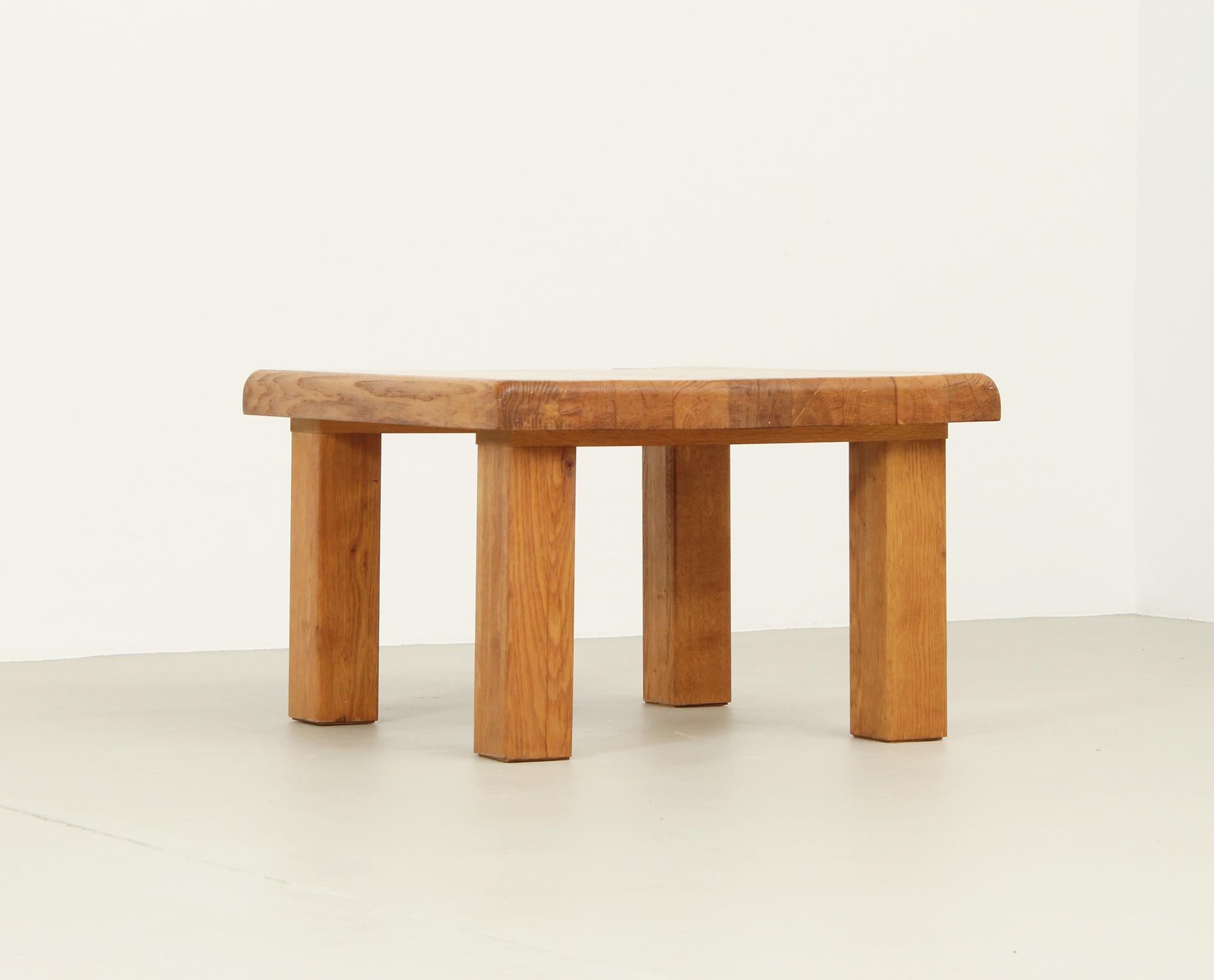 French Coffee or Side Table in Solid Oak Wood, 1960's In Good Condition For Sale In Barcelona, ES