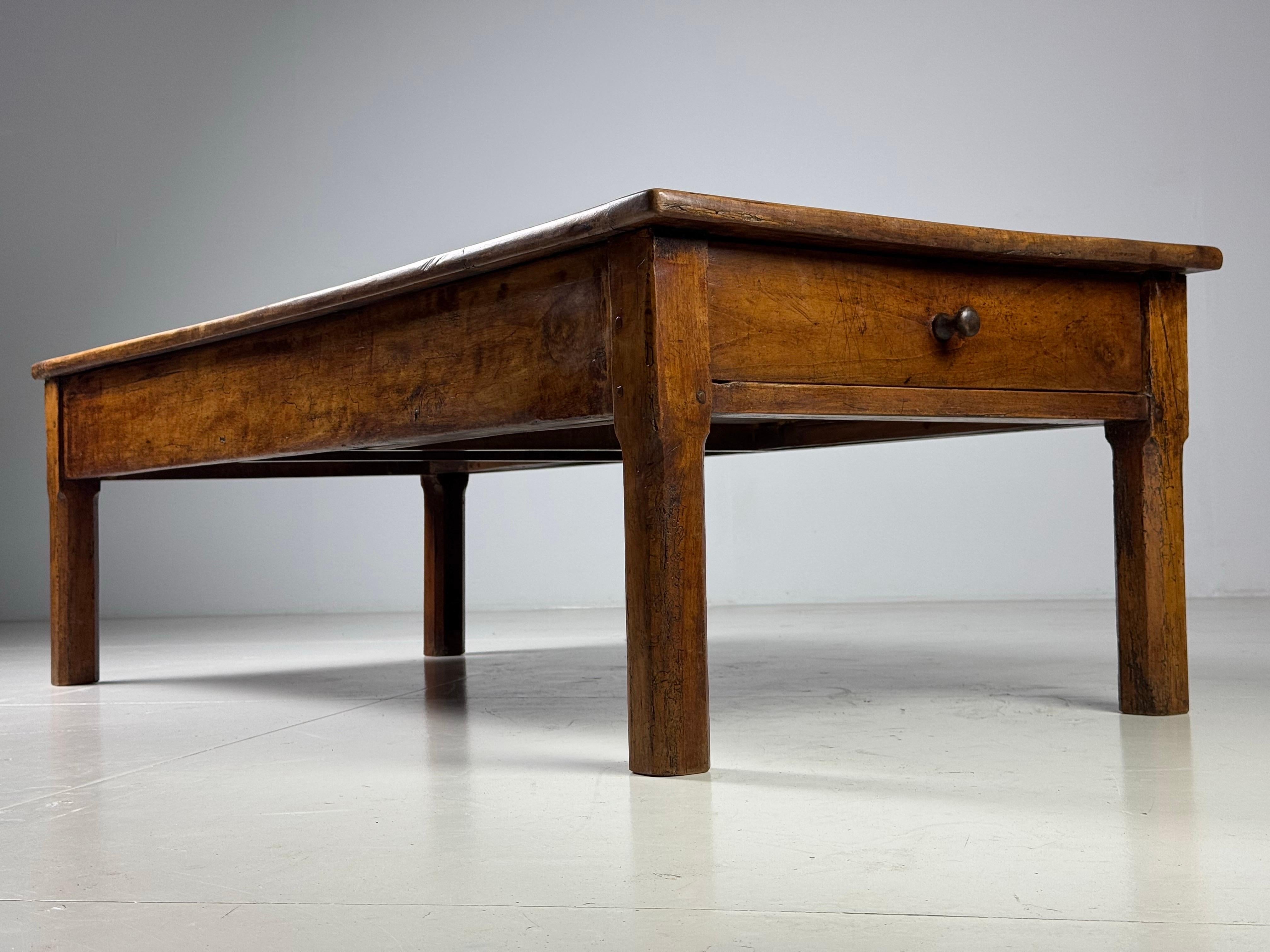 French Coffee table 19th century In Good Condition For Sale In MILL, NL