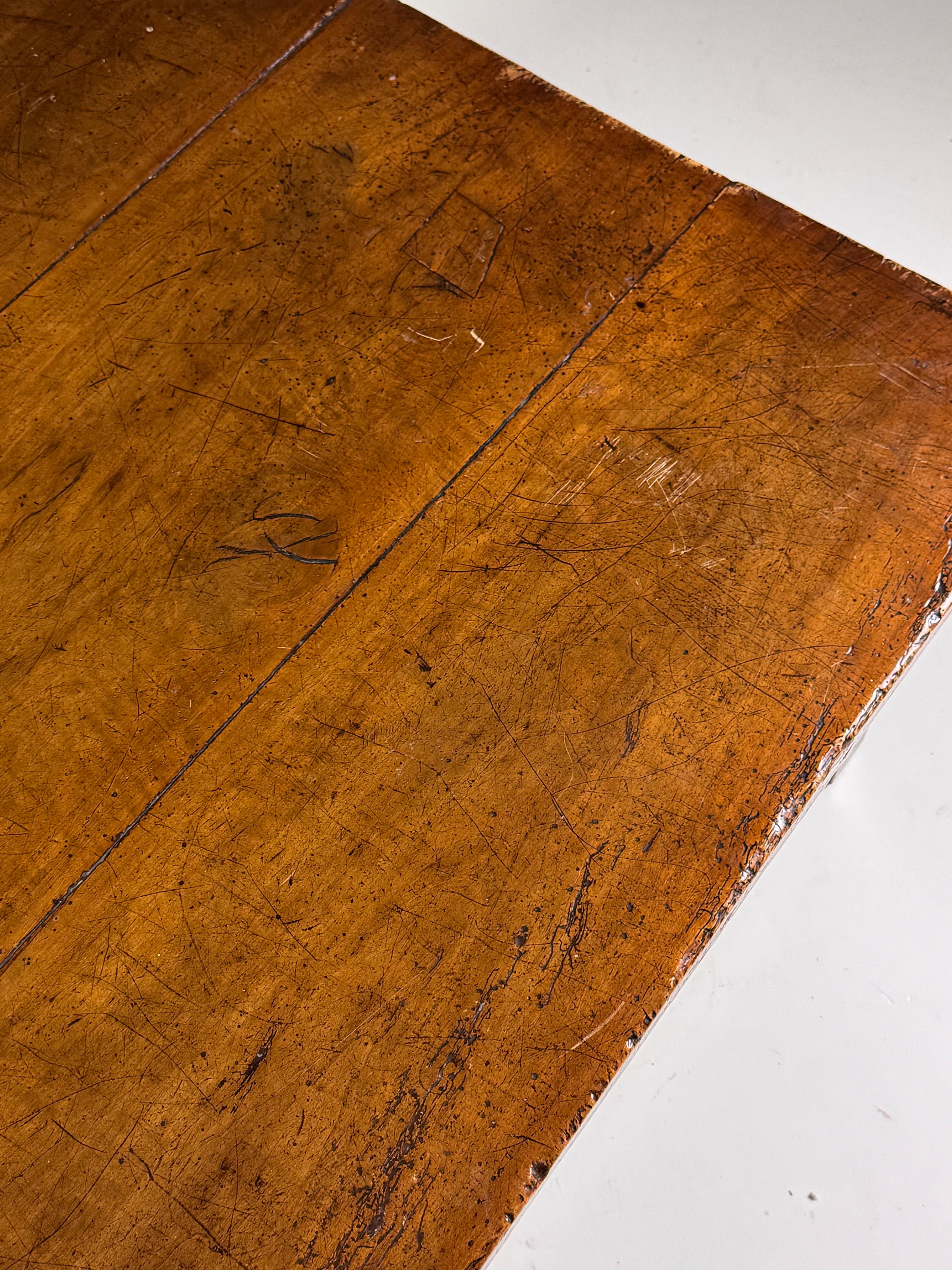 Mesa de centro francesa de principios del siglo XIX en venta 8