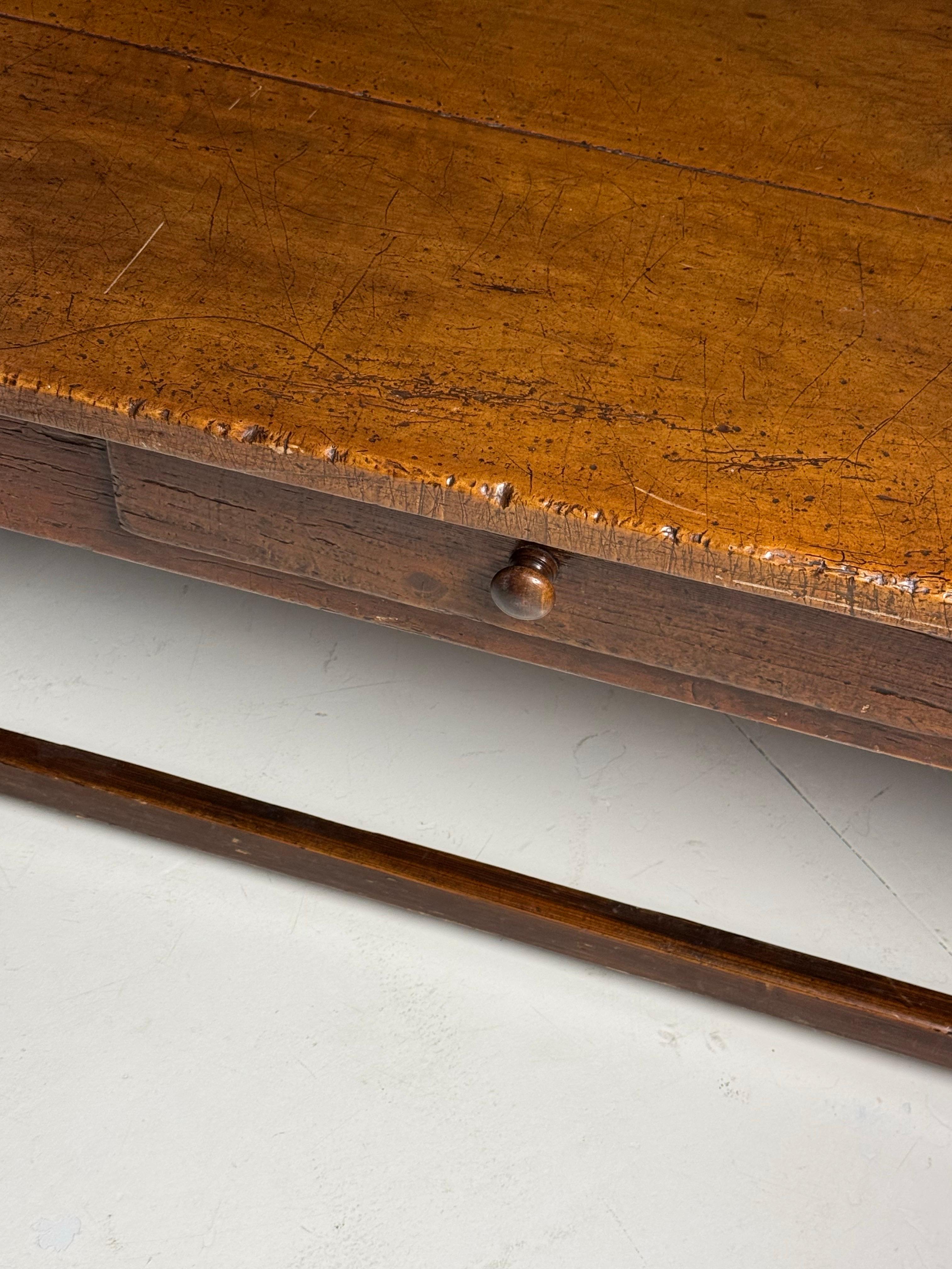 Mesa de centro francesa de principios del siglo XIX en venta 9