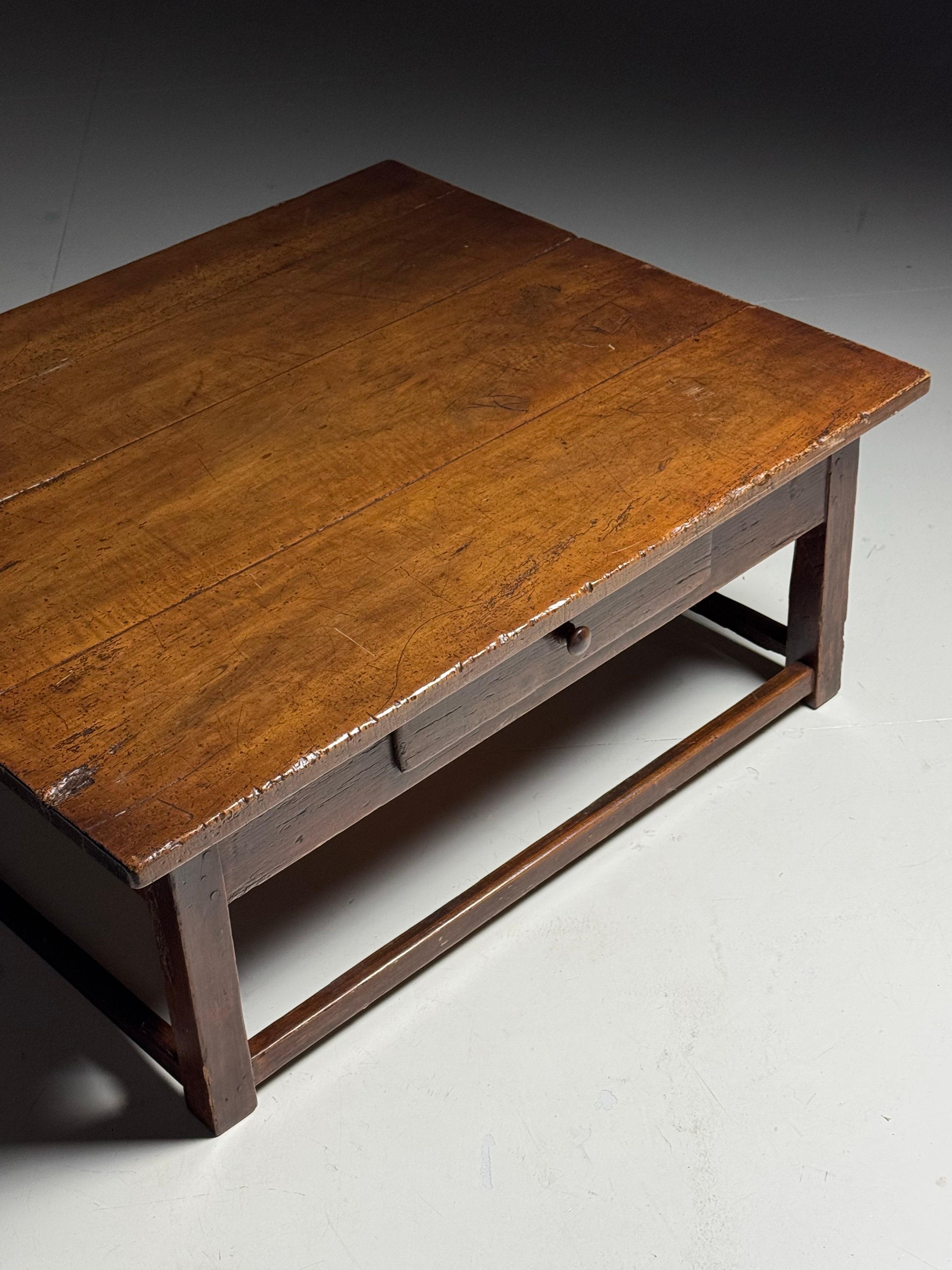 Mesa de centro francesa de principios del siglo XIX en venta 10