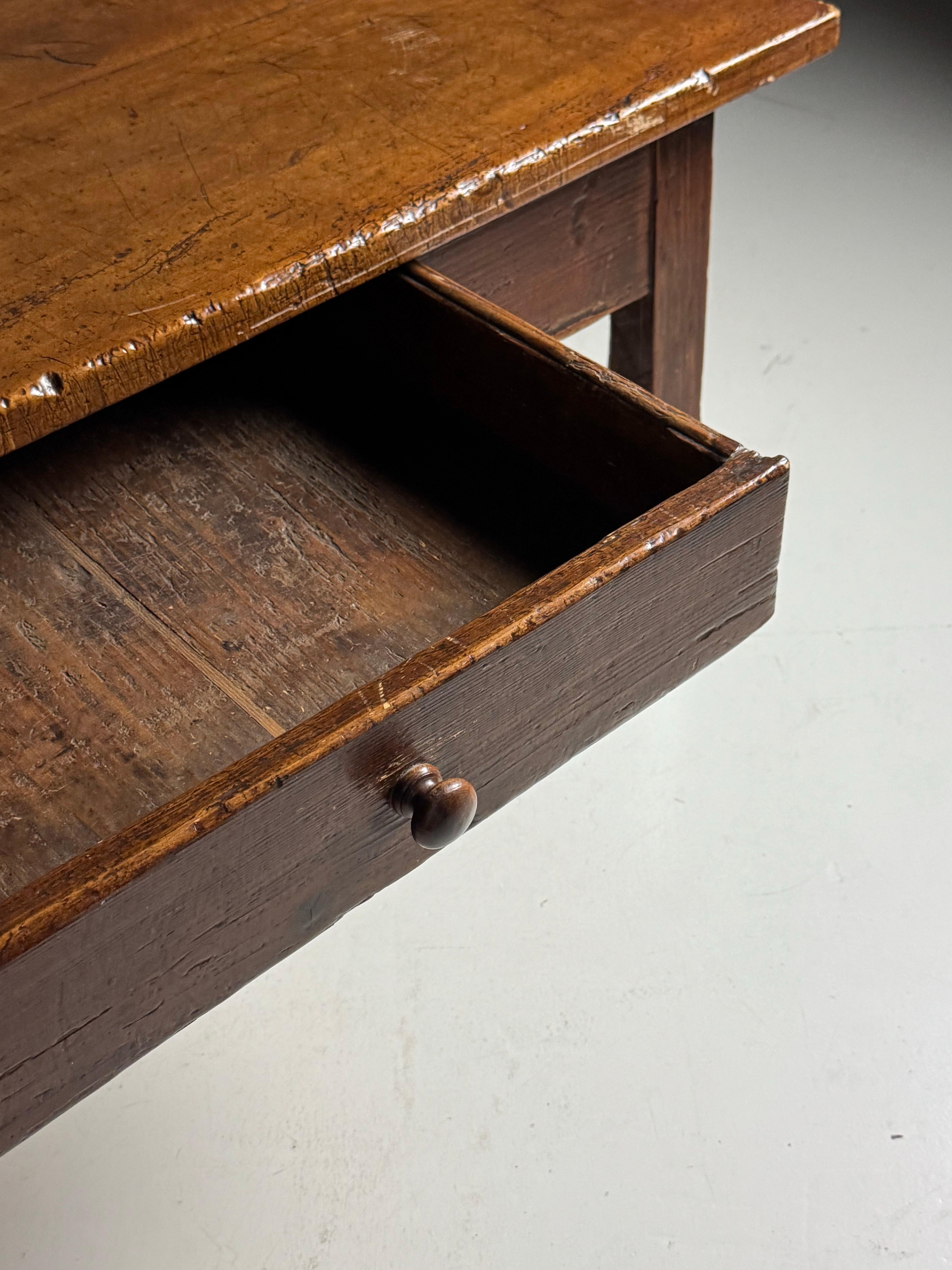 Mesa de centro francesa de principios del siglo XIX en venta 11