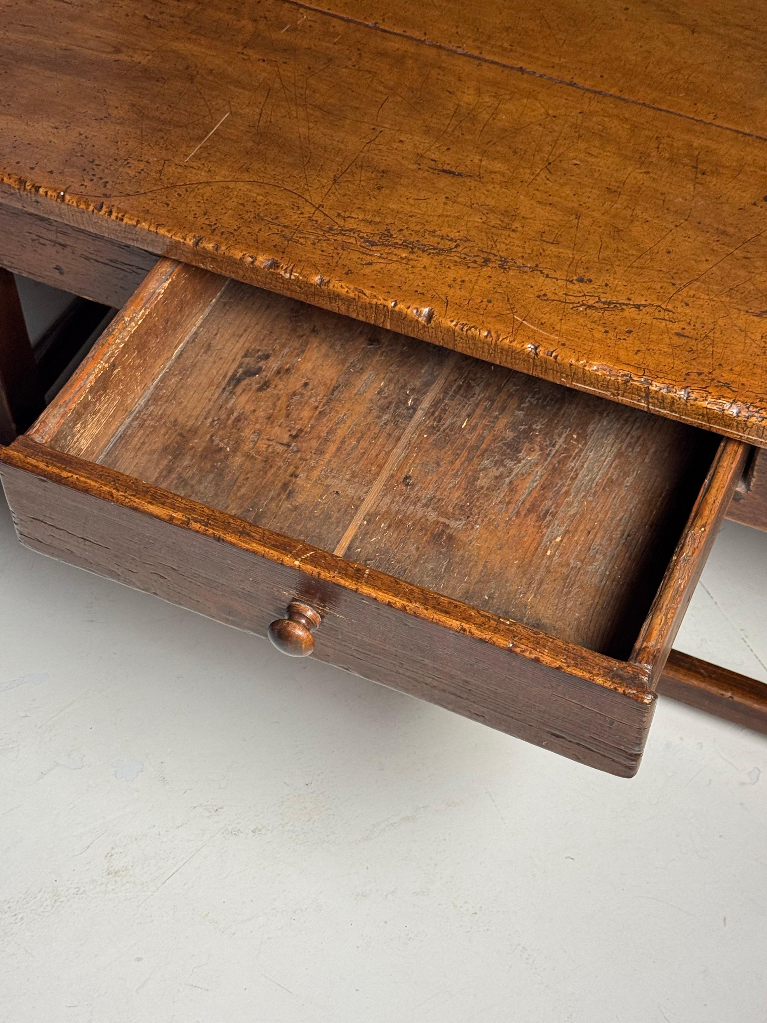 Mesa de centro francesa de principios del siglo XIX en venta 1